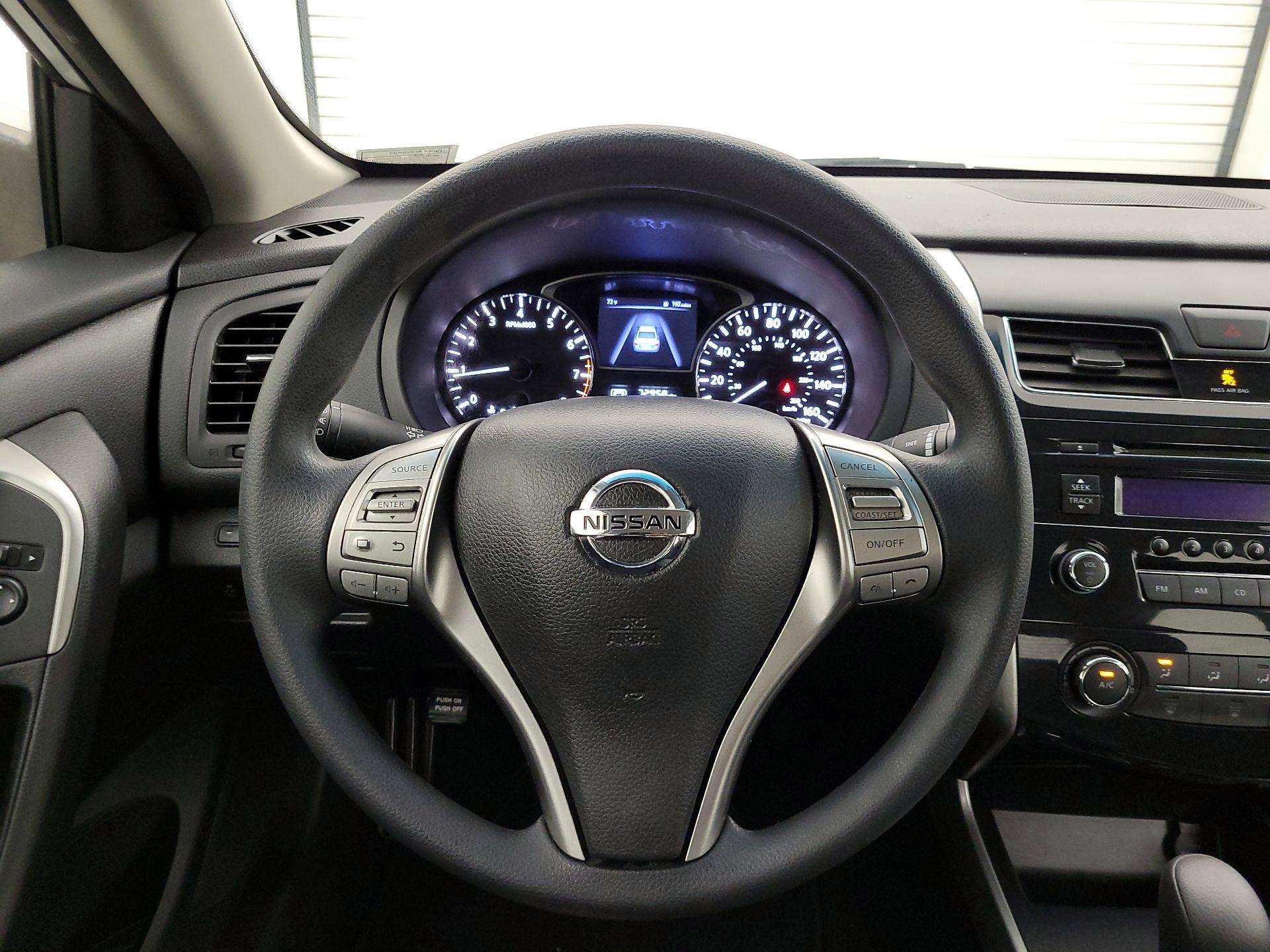Thumbnail: 2015 Nissan Altima - 10