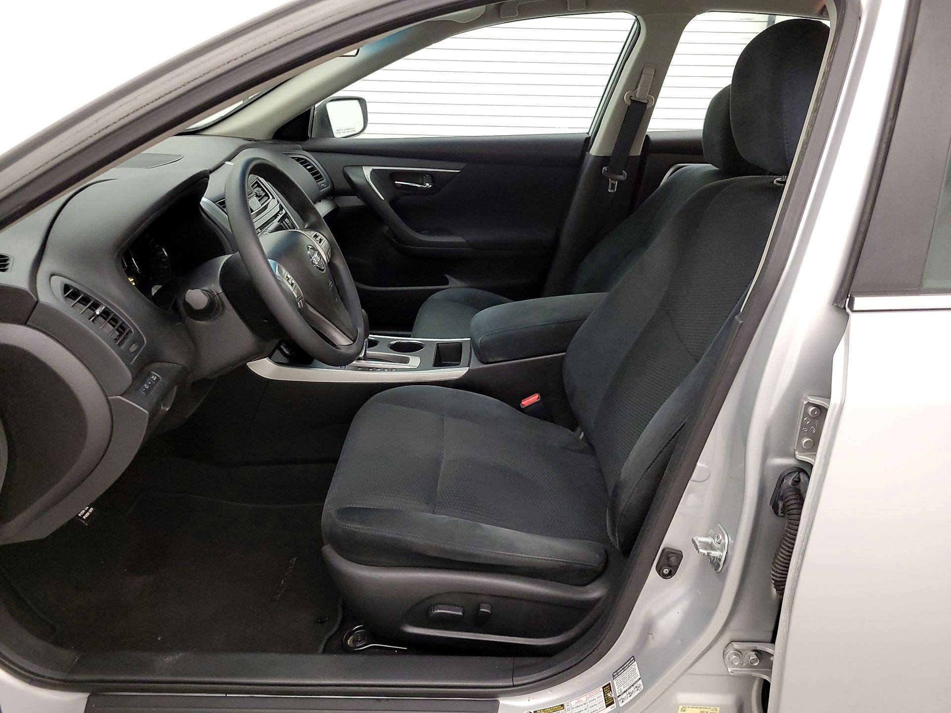 Thumbnail: 2015 Nissan Altima - 11