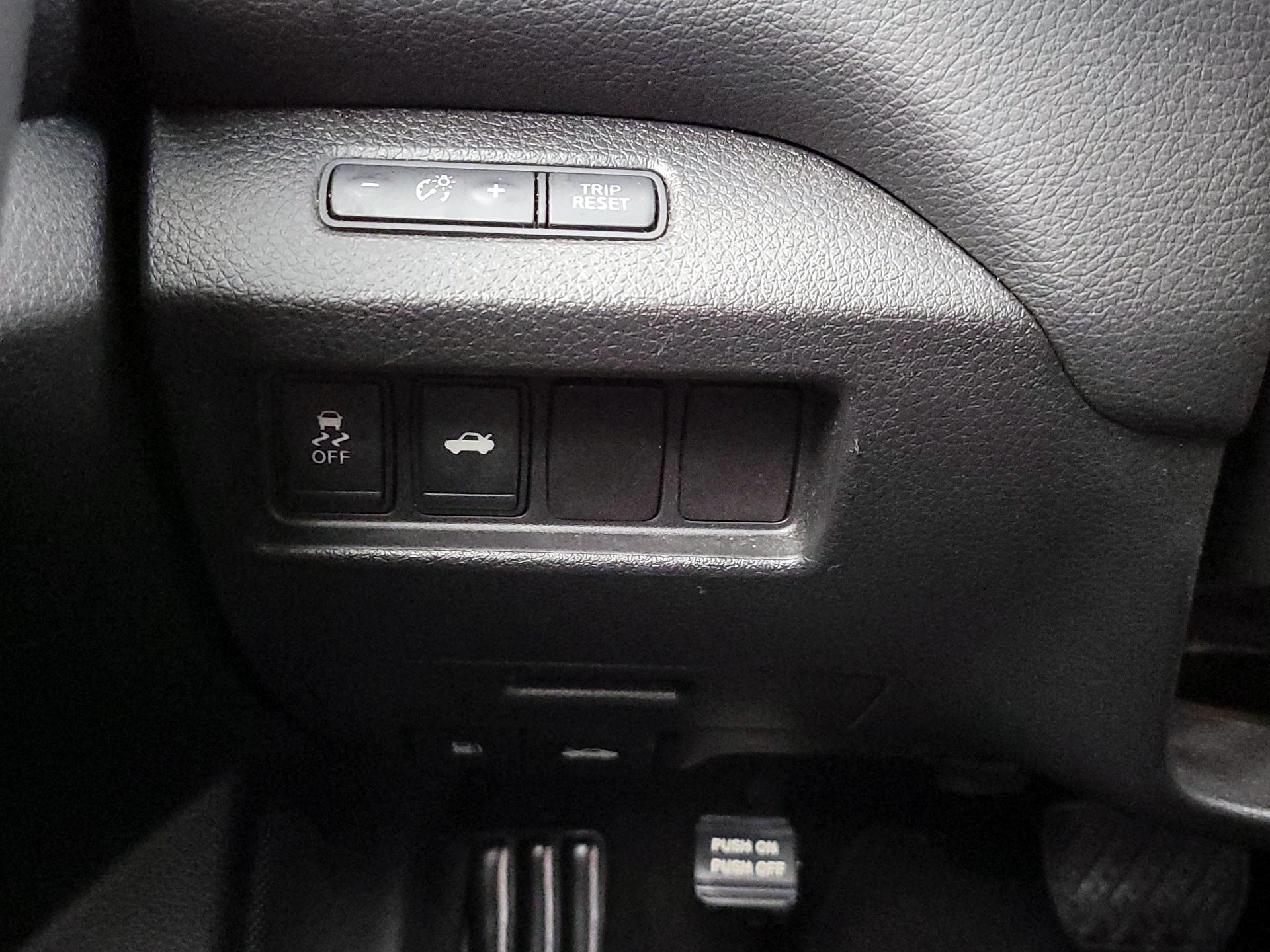 Thumbnail: 2015 Nissan Altima - 13