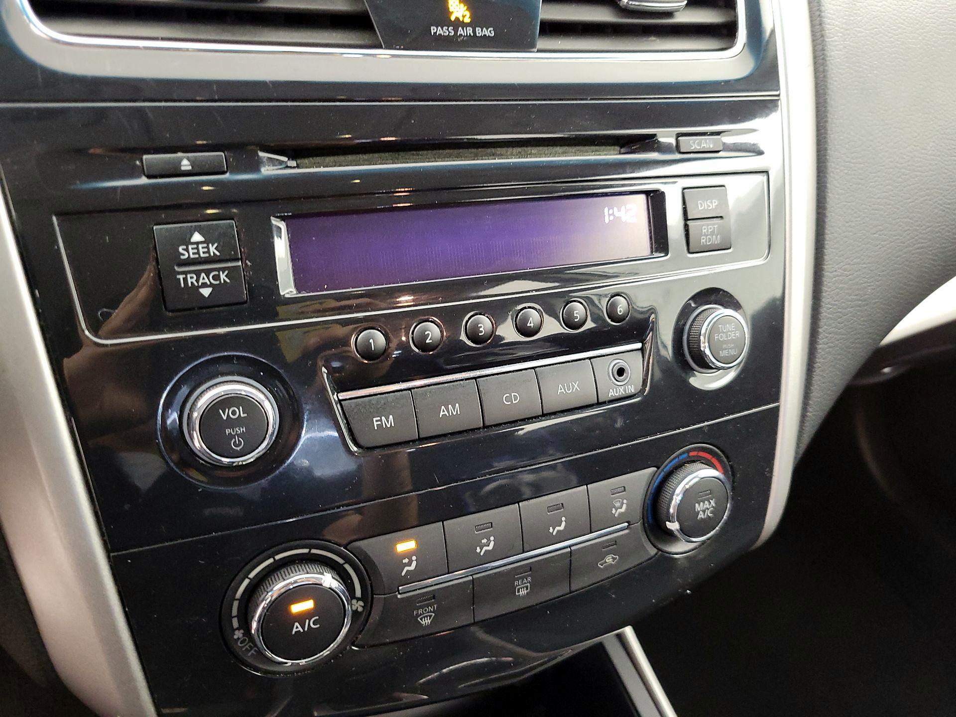 Thumbnail: 2015 Nissan Altima - 14