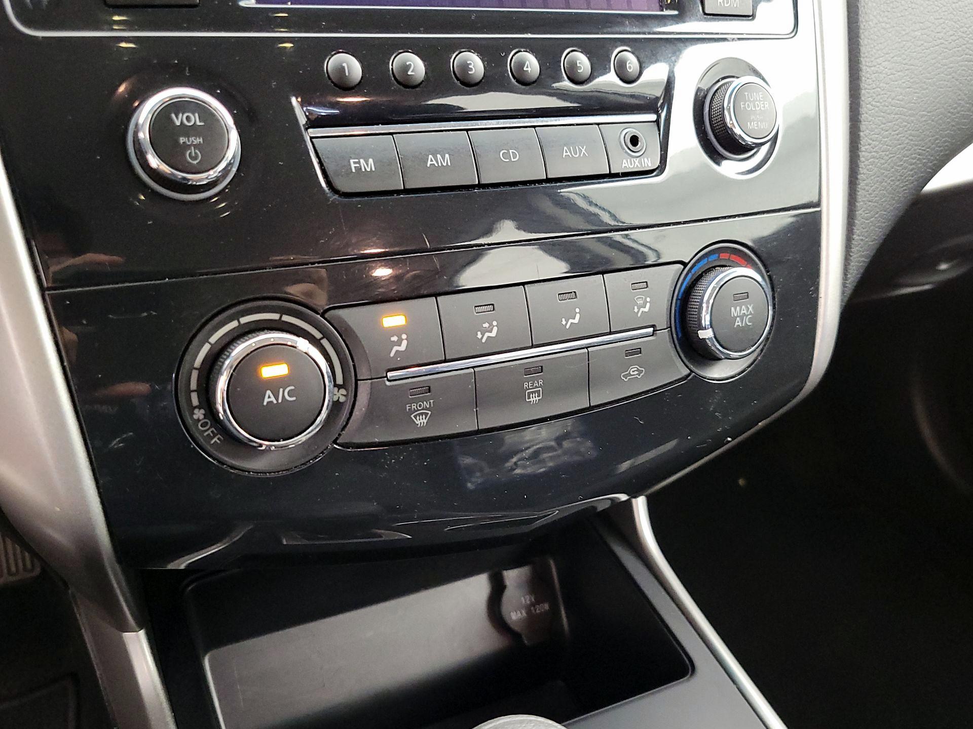 Thumbnail: 2015 Nissan Altima - 15