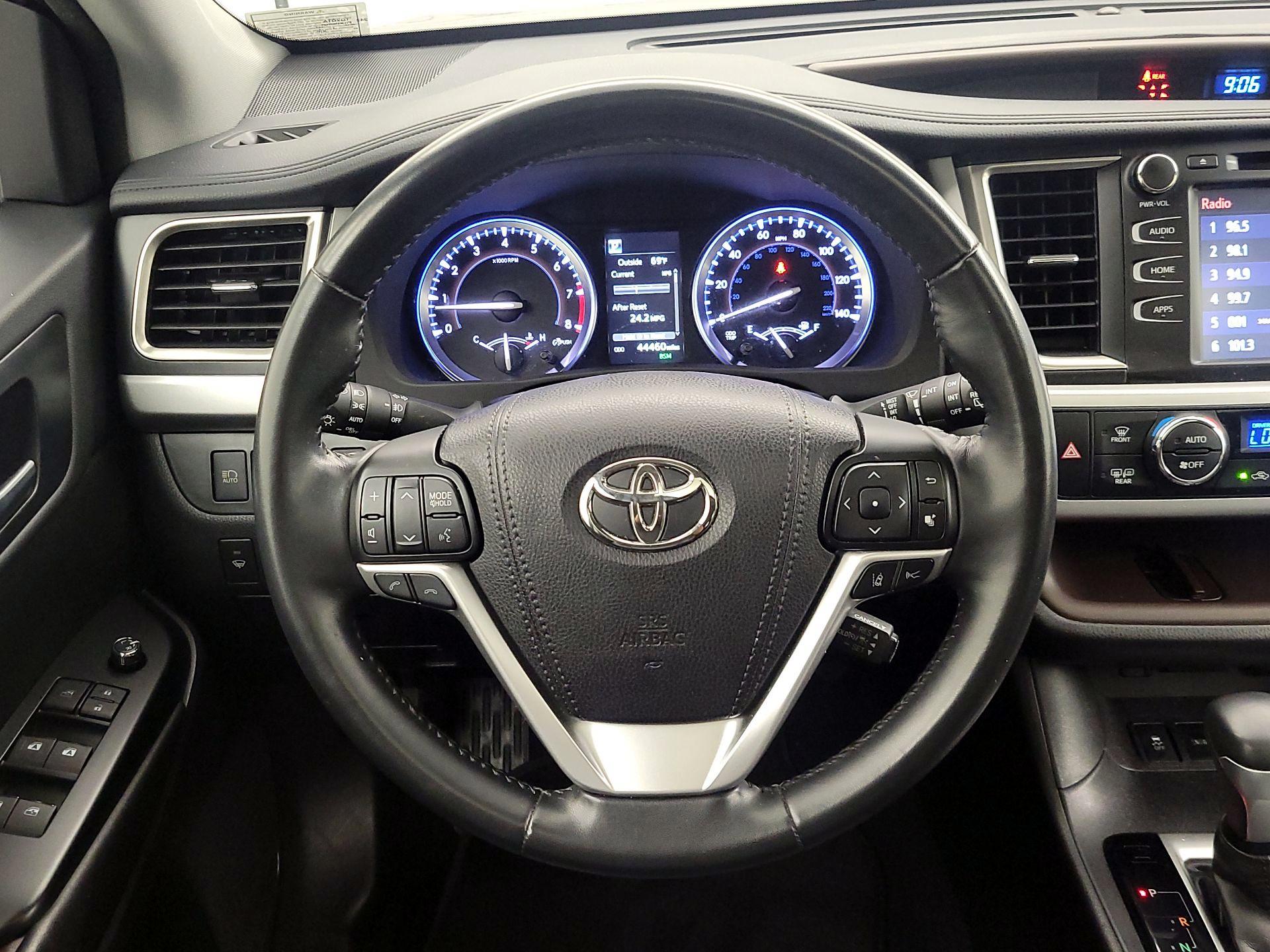 Thumbnail: 2017 Toyota Highlander - 10