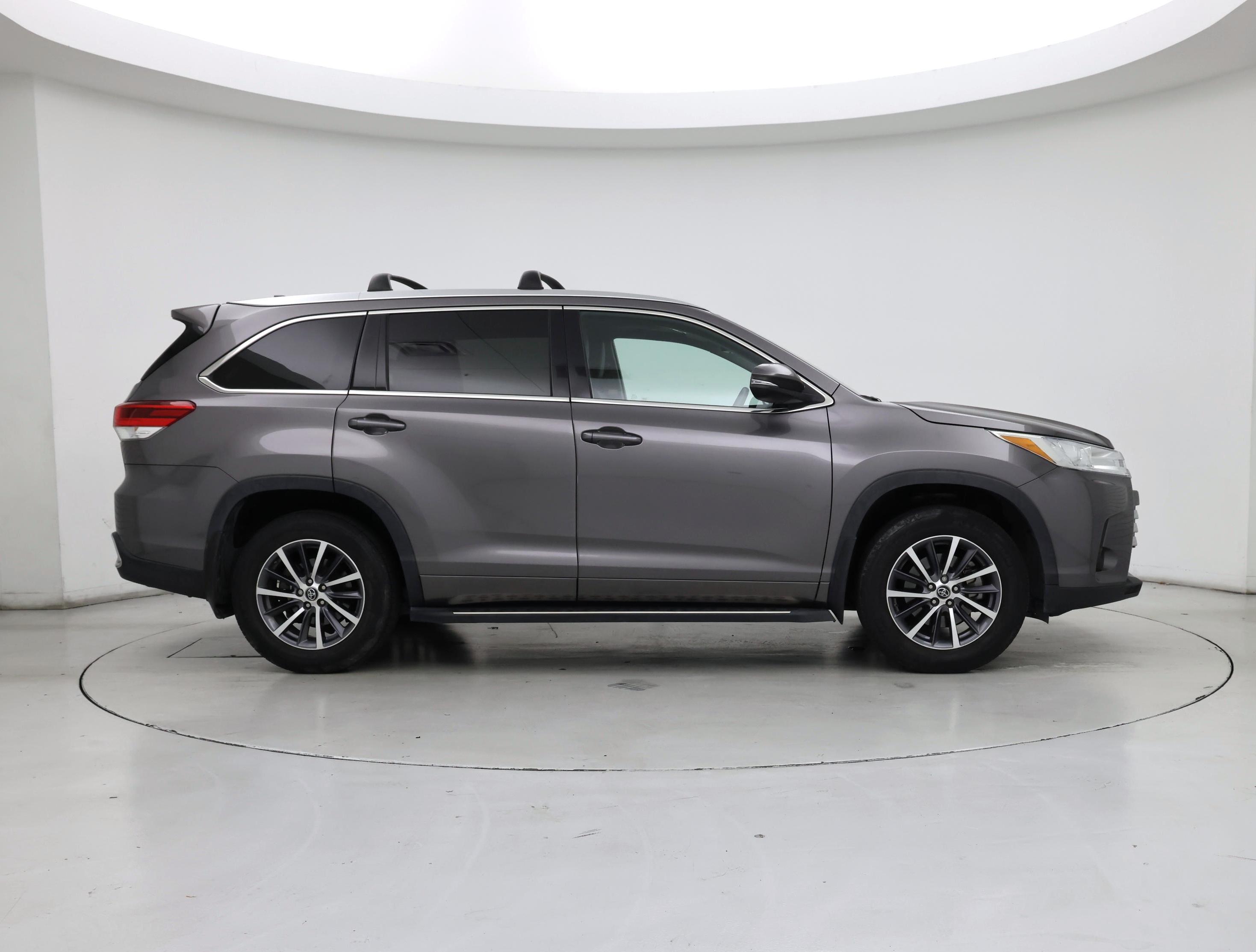 Thumbnail: 2017 Toyota Highlander - 7