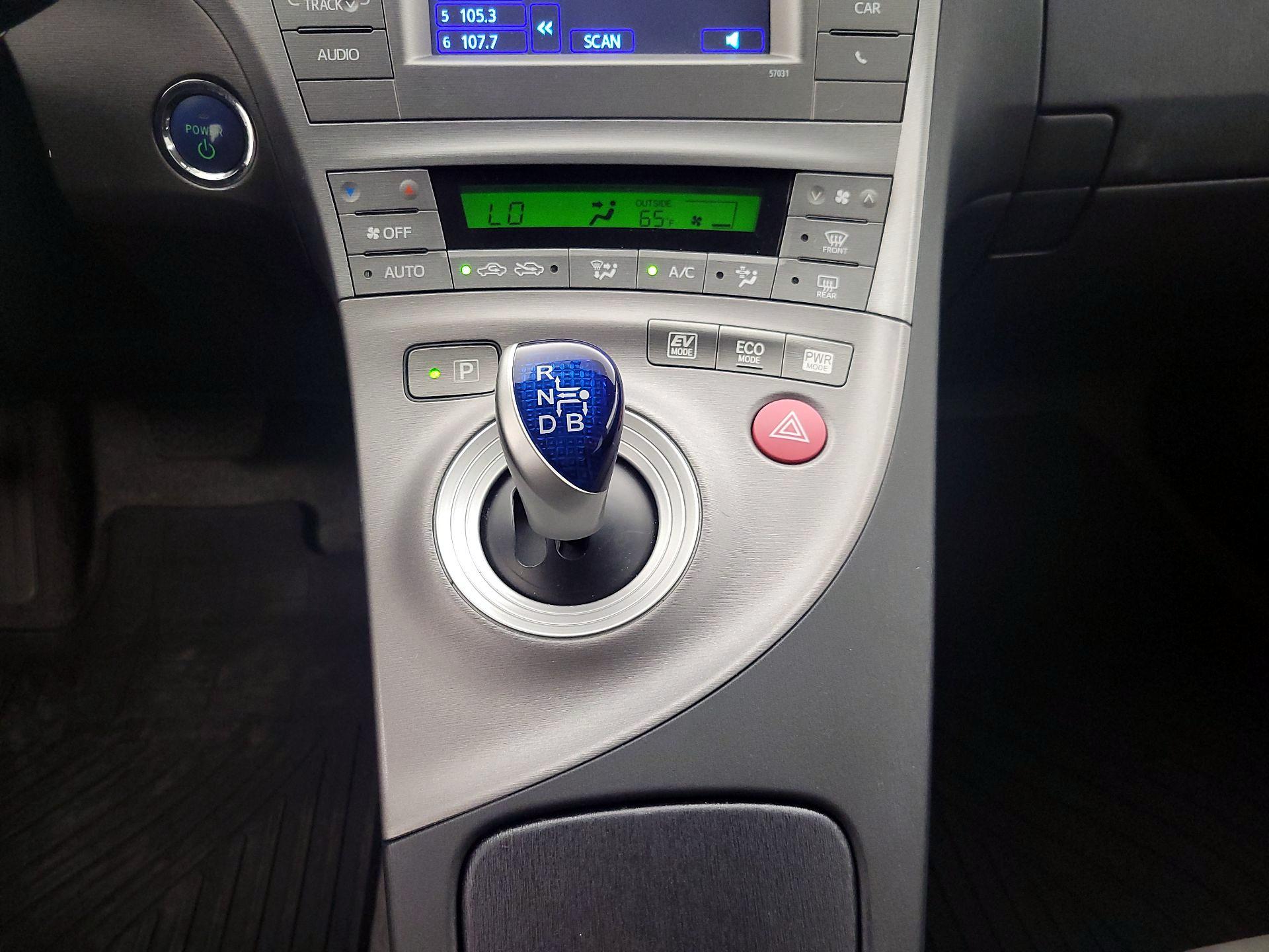 Thumbnail: 2015 Toyota Prius - 17