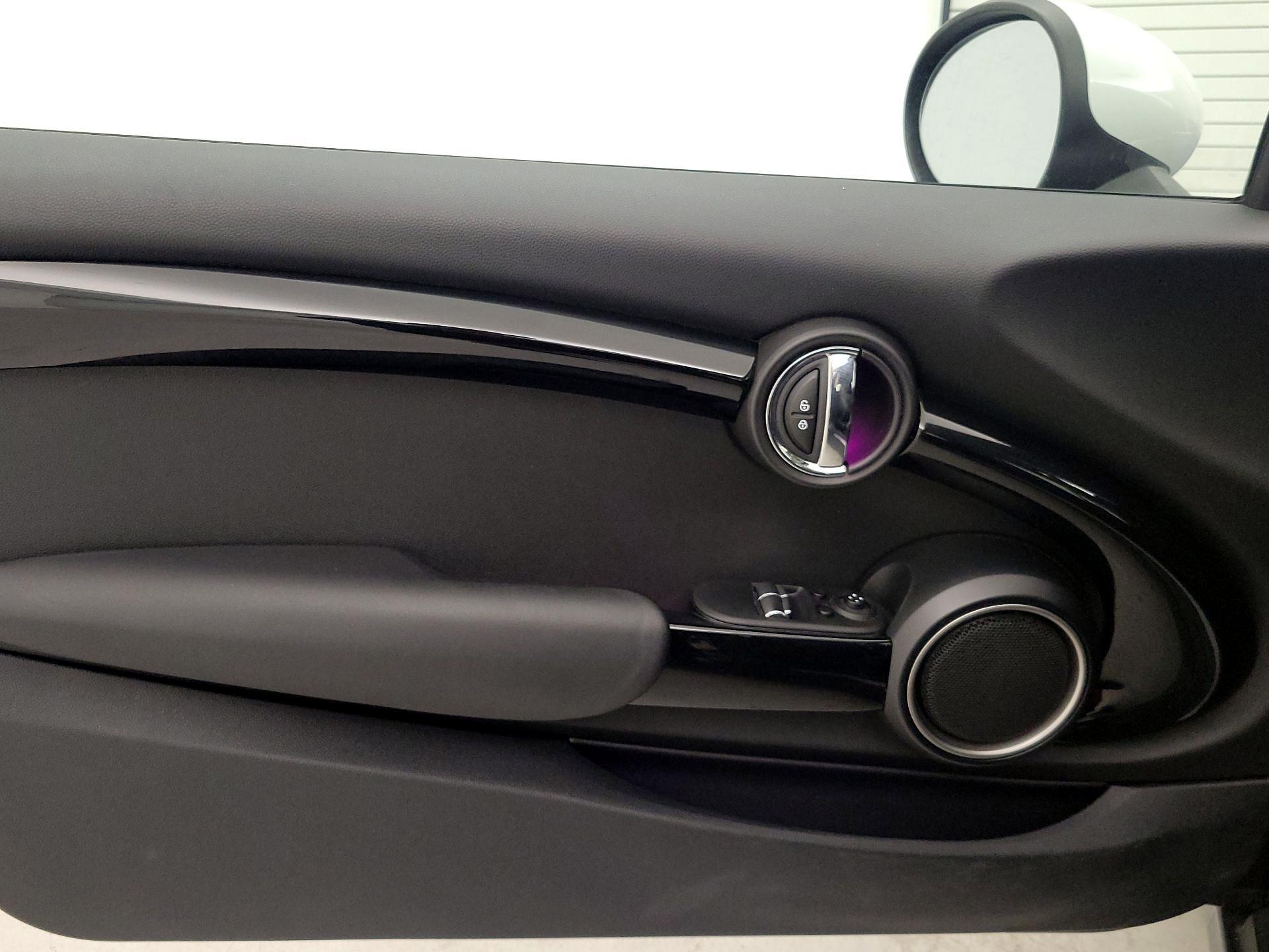 Thumbnail: 2015 MINI Cooper Hardtop - 12