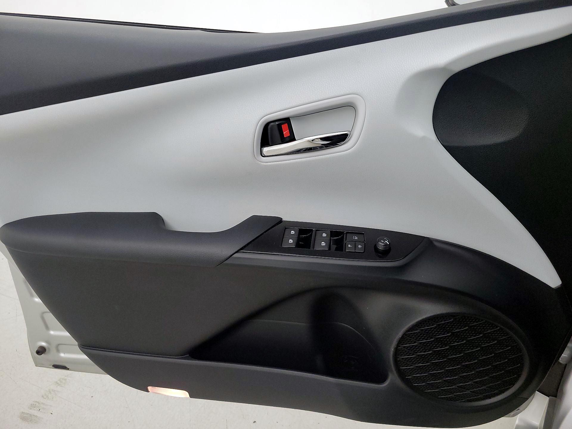 Thumbnail: 2016 Toyota Prius - 12