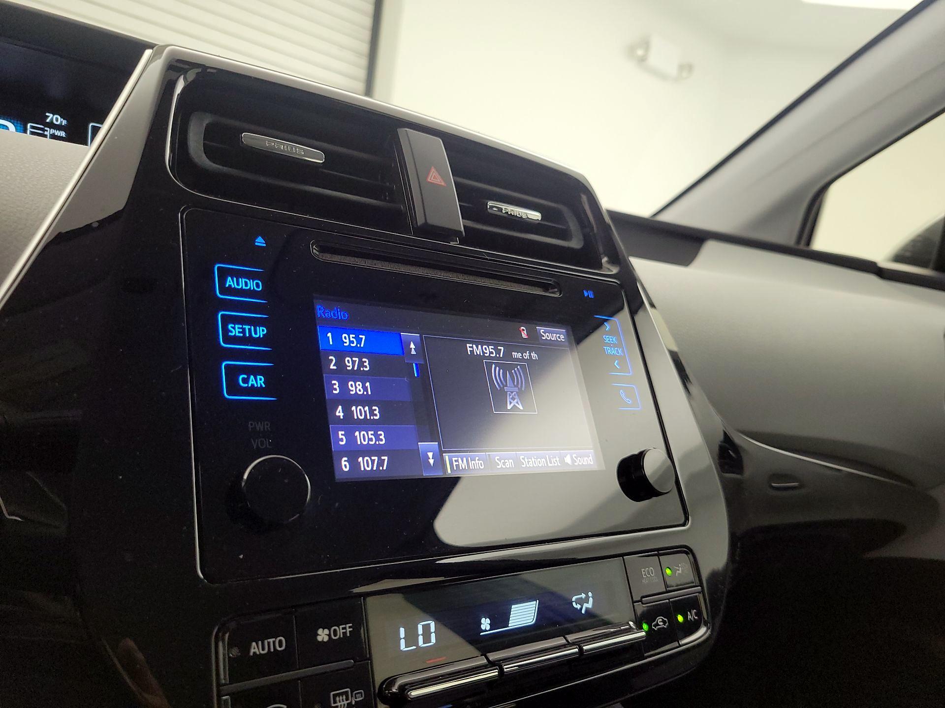 Thumbnail: 2016 Toyota Prius - 15