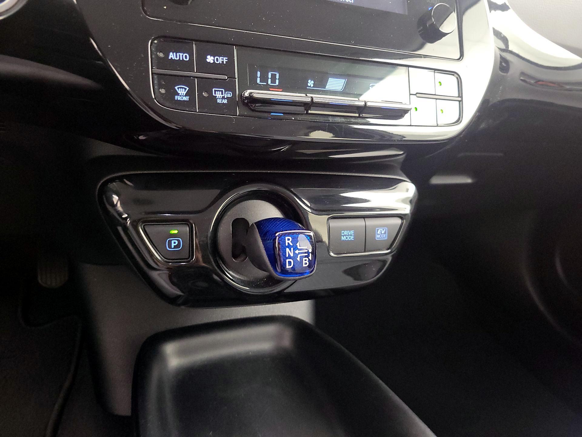 Thumbnail: 2016 Toyota Prius - 17