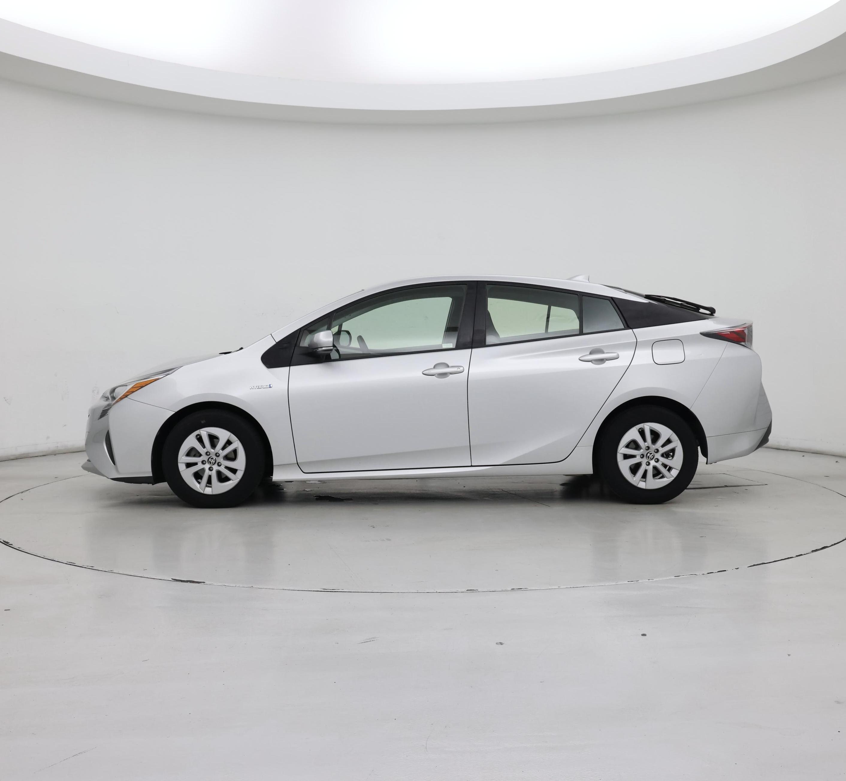 Thumbnail: 2016 Toyota Prius - 3