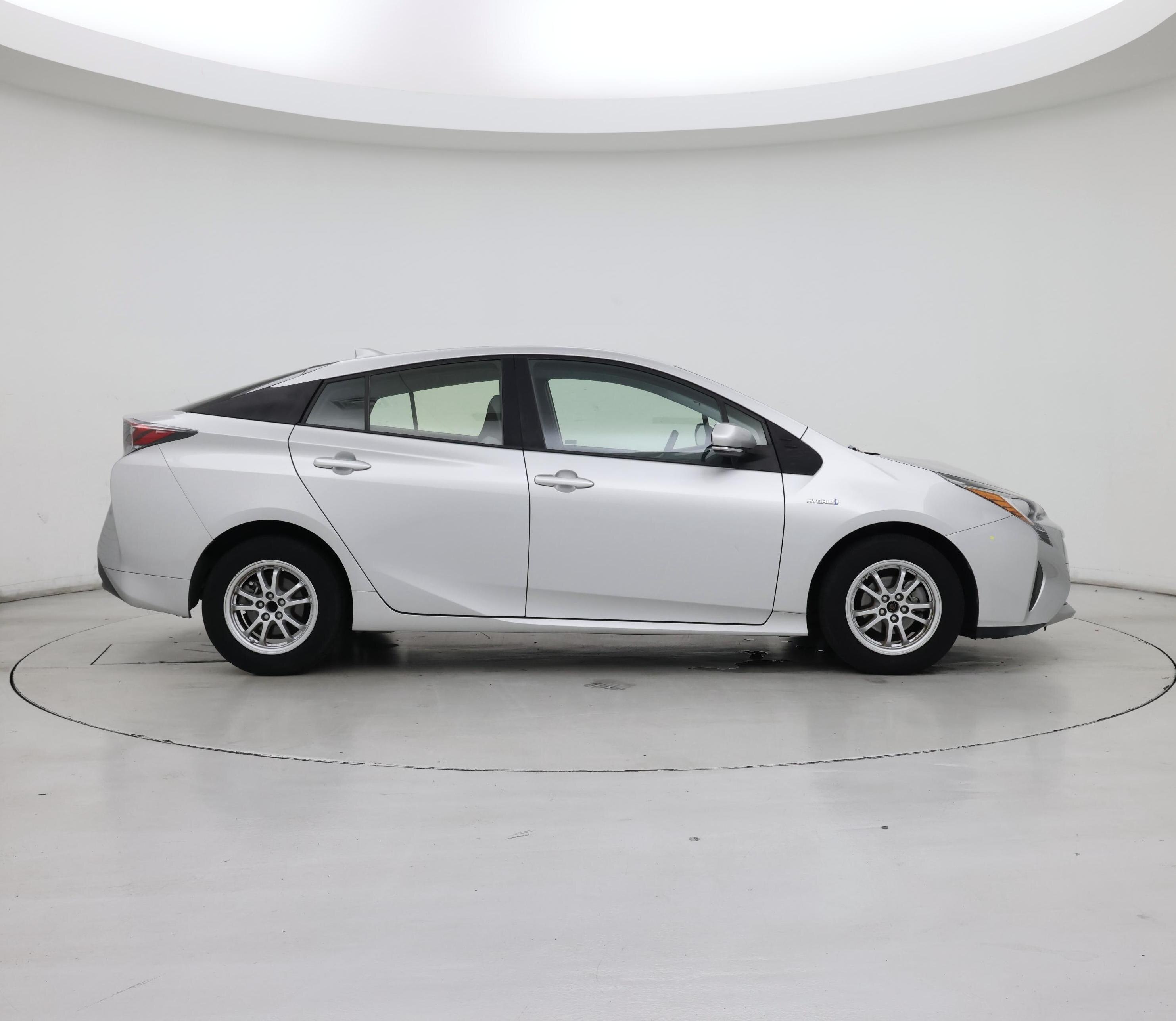 Thumbnail: 2016 Toyota Prius - 7
