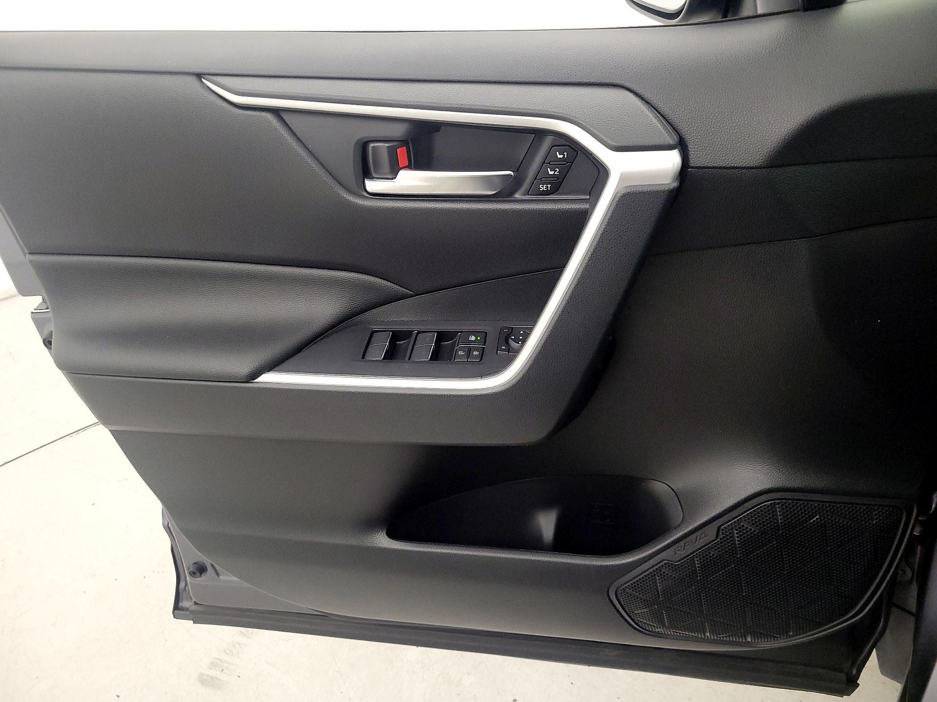 Thumbnail: 2022 Toyota RAV4 - 12