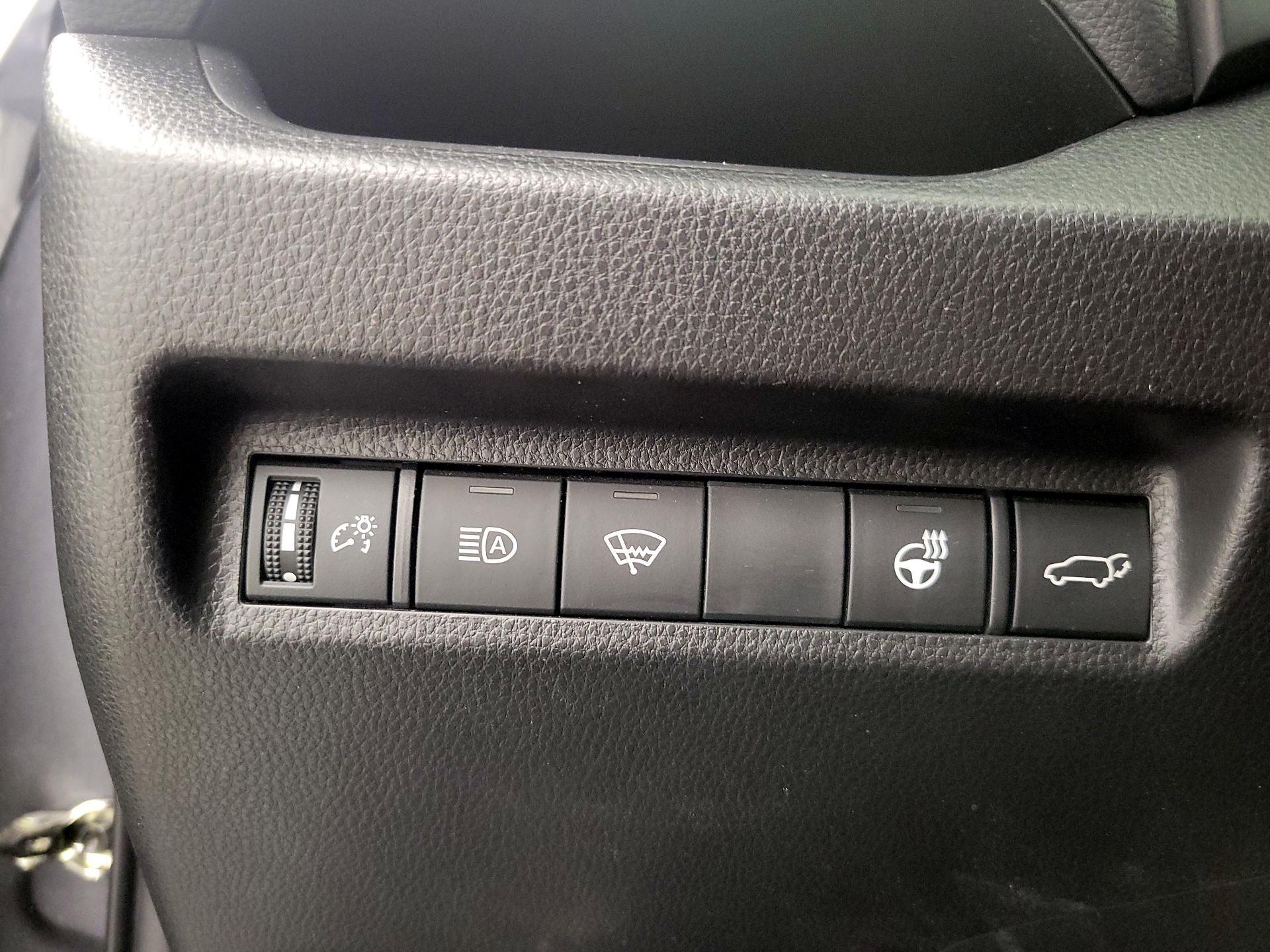 Thumbnail: 2022 Toyota RAV4 - 13