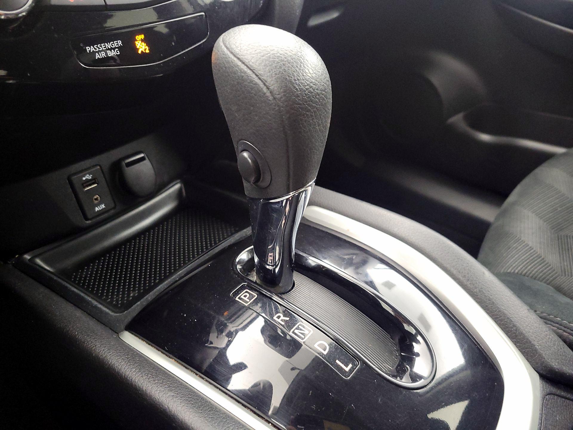 Thumbnail: 2016 Nissan Rogue - 17