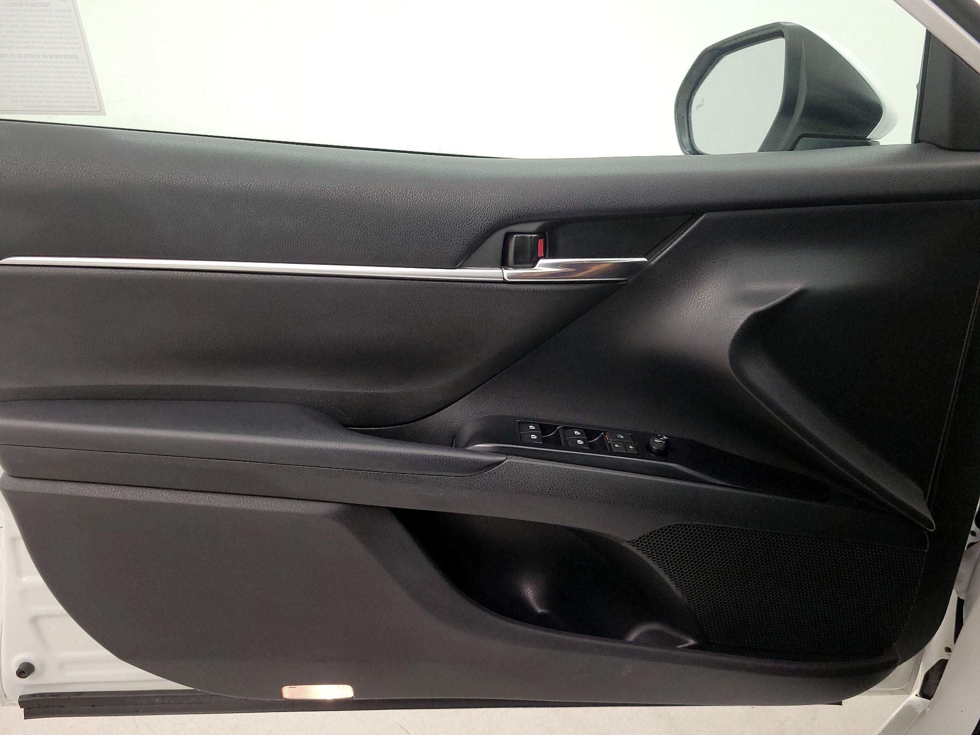 Thumbnail: 2019 Toyota Camry - 12