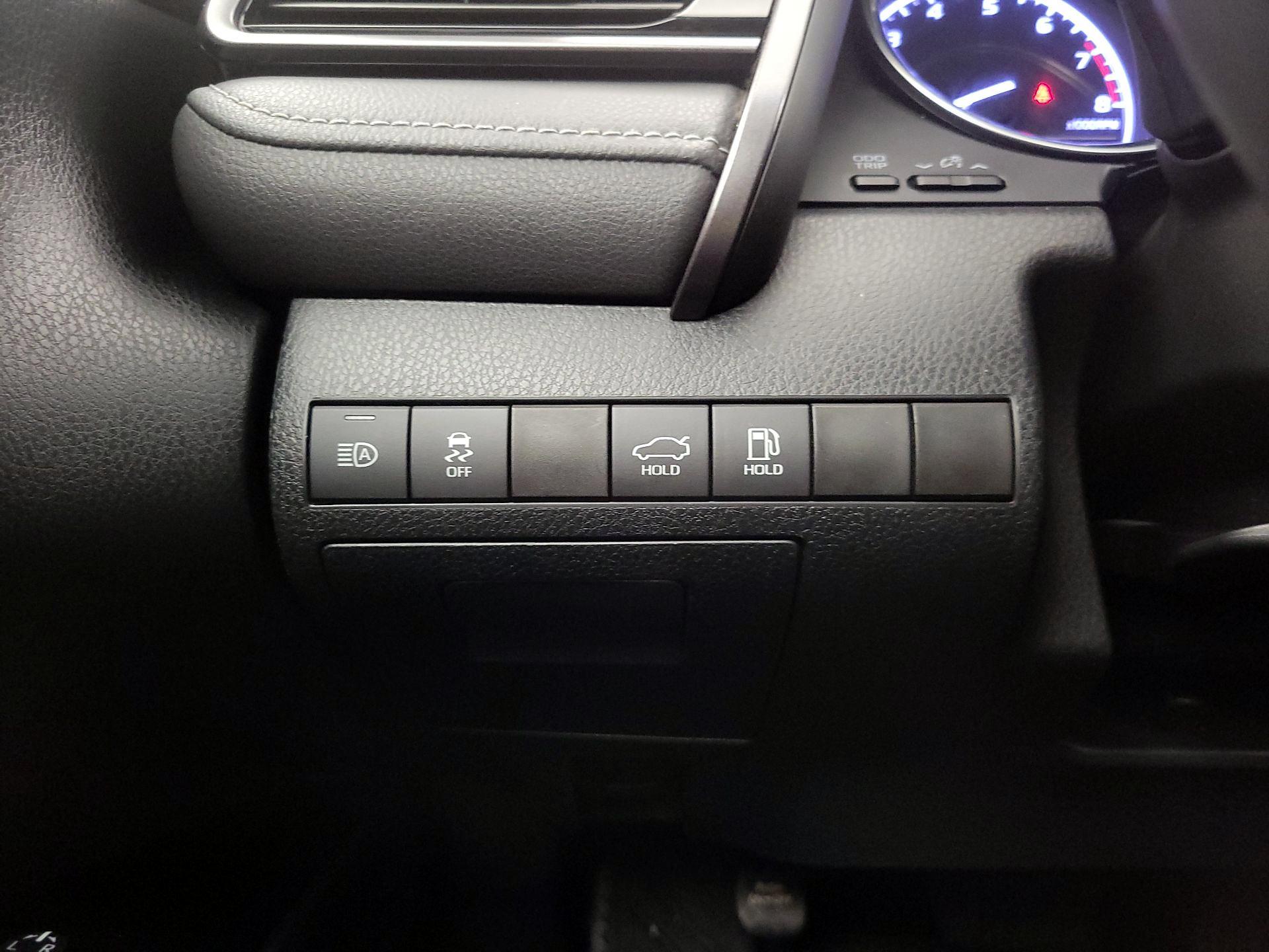Thumbnail: 2019 Toyota Camry - 13