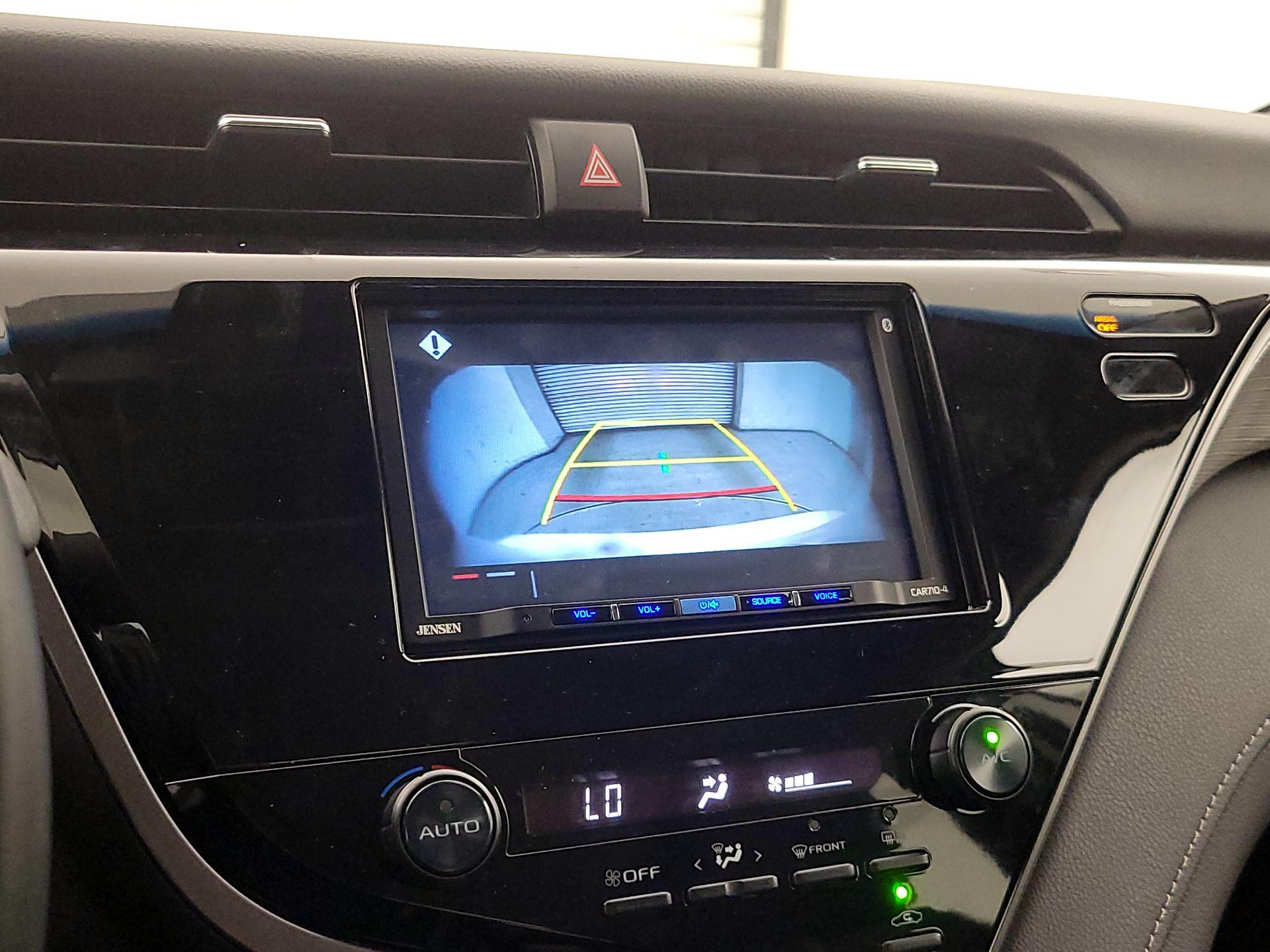 Thumbnail: 2019 Toyota Camry - 14