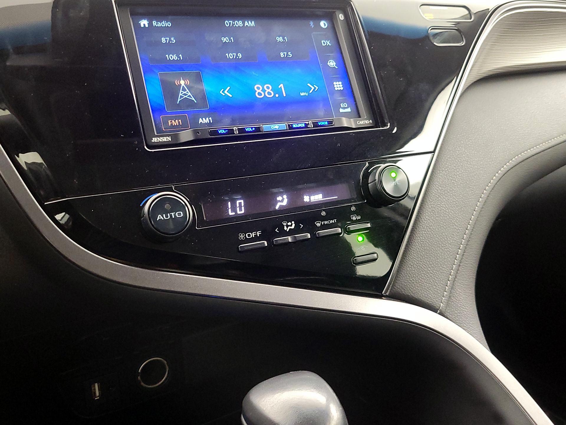 Thumbnail: 2019 Toyota Camry - 16