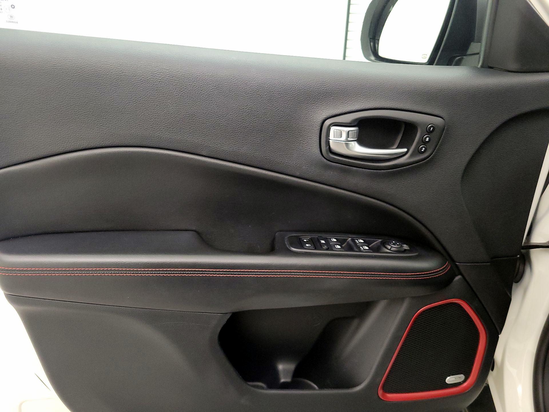 Thumbnail: 2020 Jeep Compass - 12
