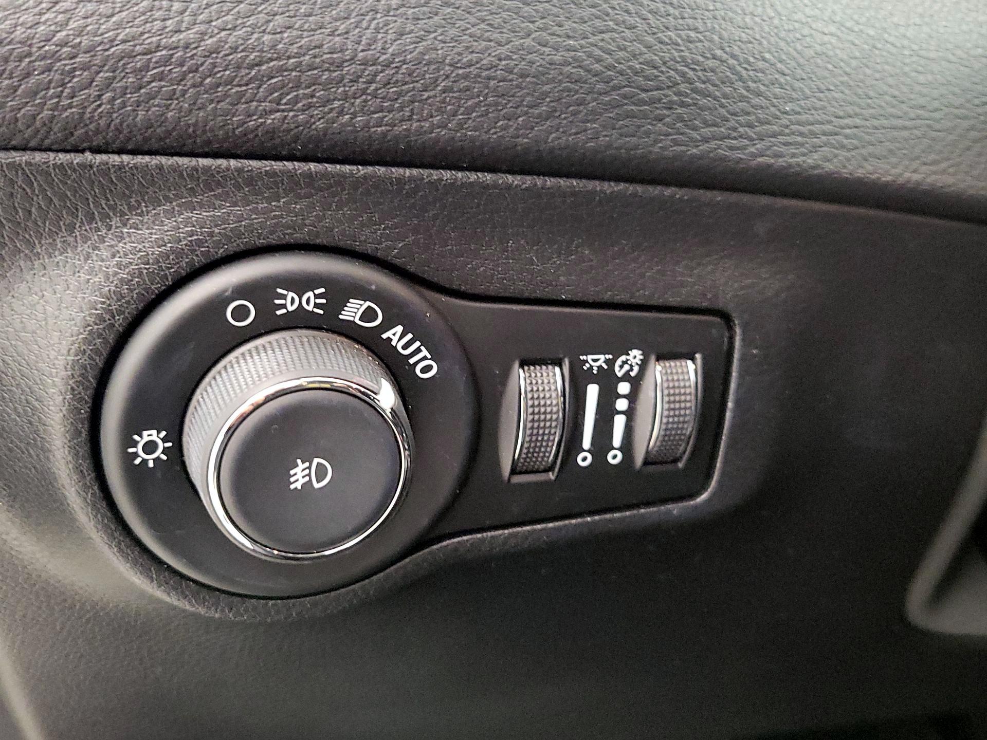 Thumbnail: 2020 Jeep Compass - 13