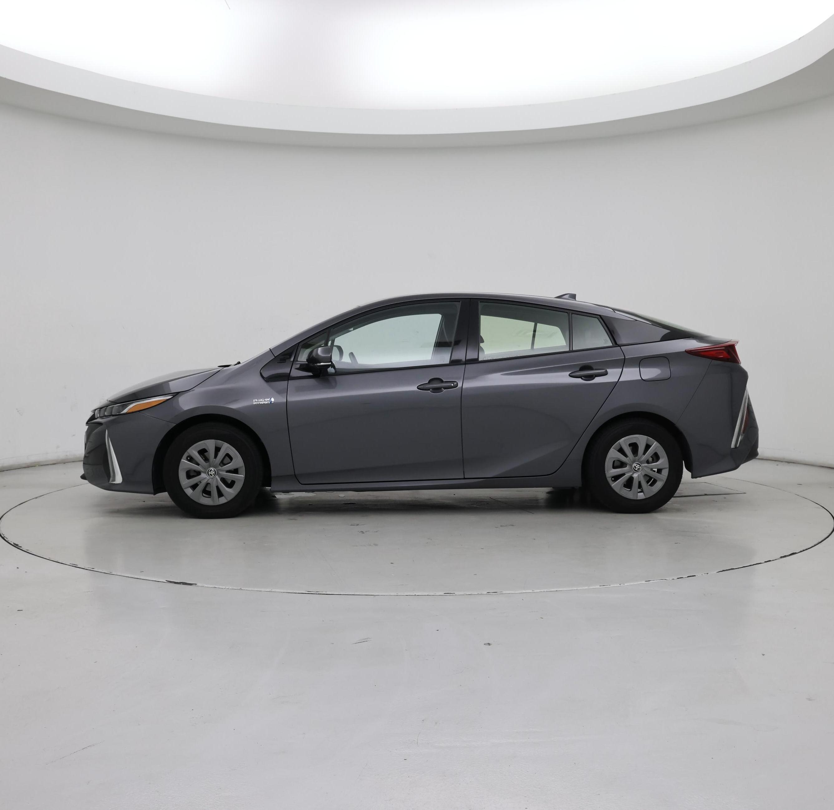 Thumbnail: 2017 Toyota Prius Prime - 3