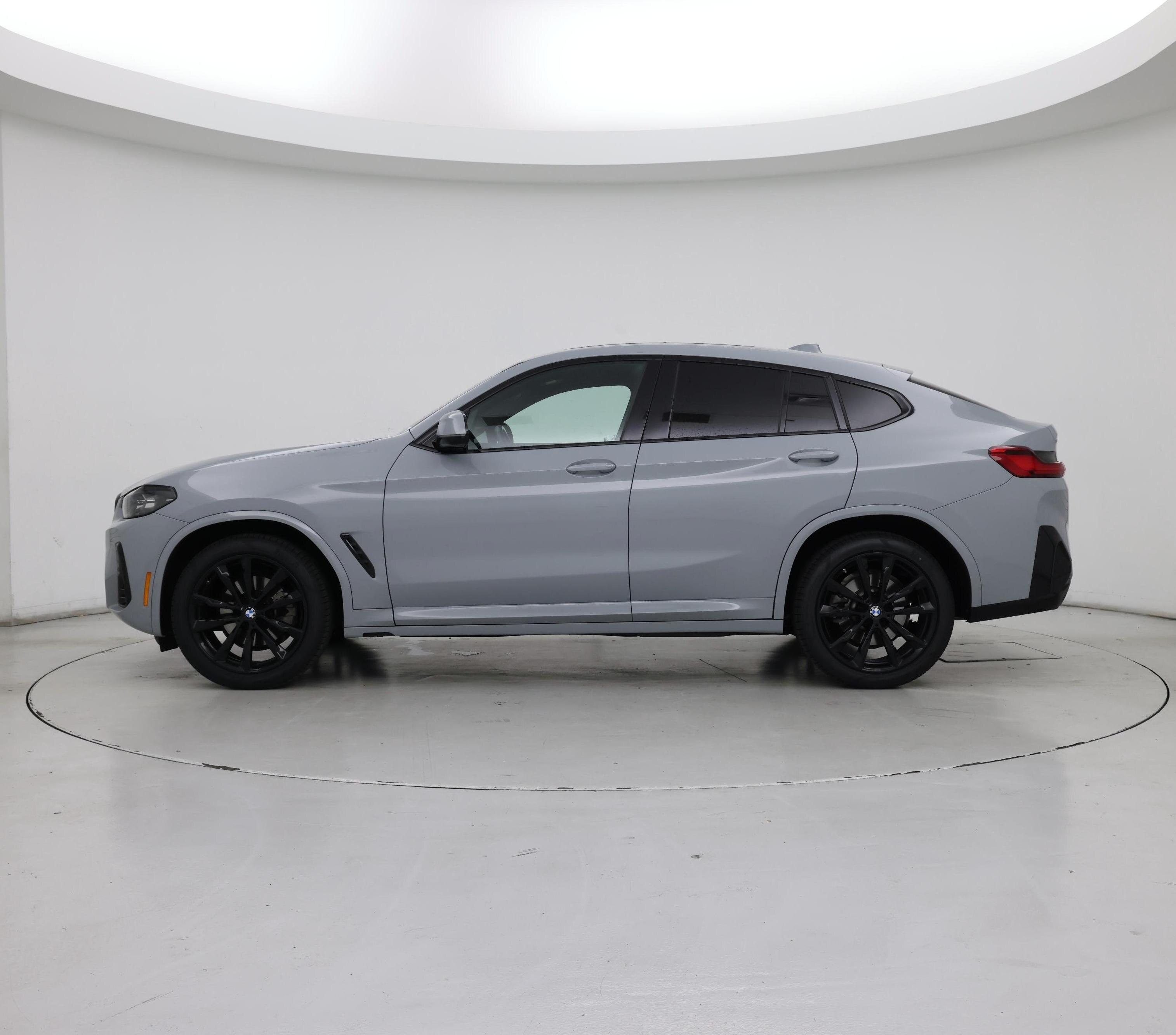 Thumbnail: 2023 BMW X4 - 3