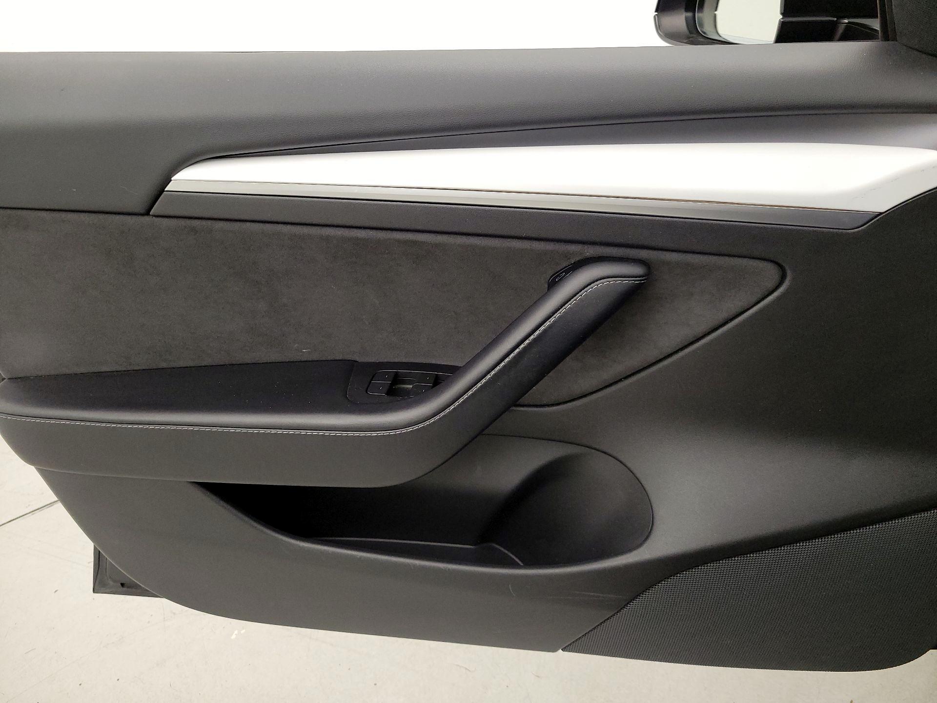 Thumbnail: 2021 Tesla Model 3 - 12