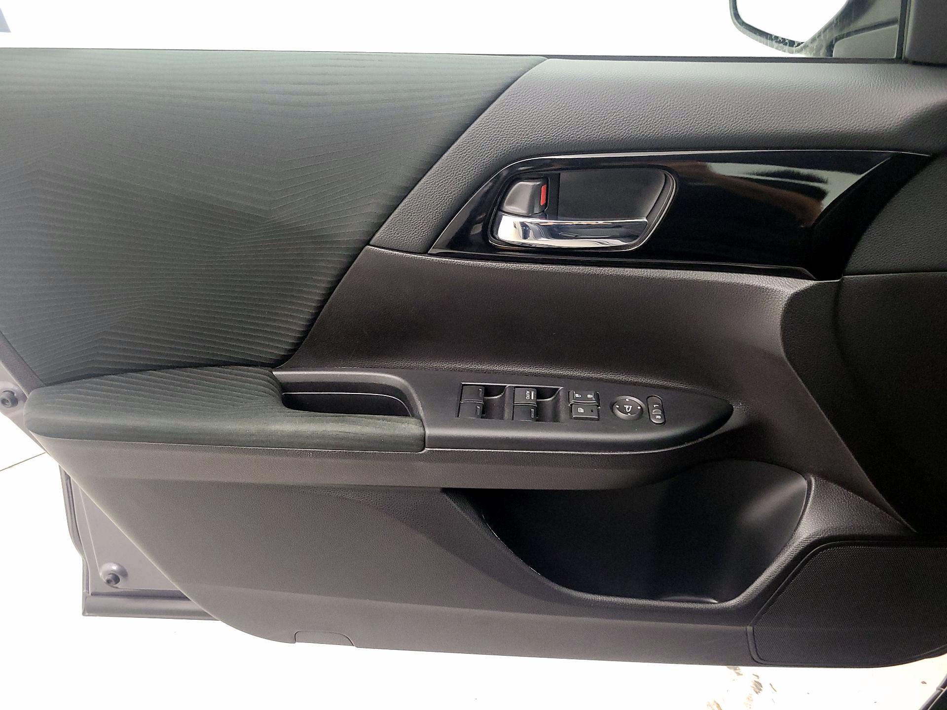 Thumbnail: 2017 Honda Accord - 10