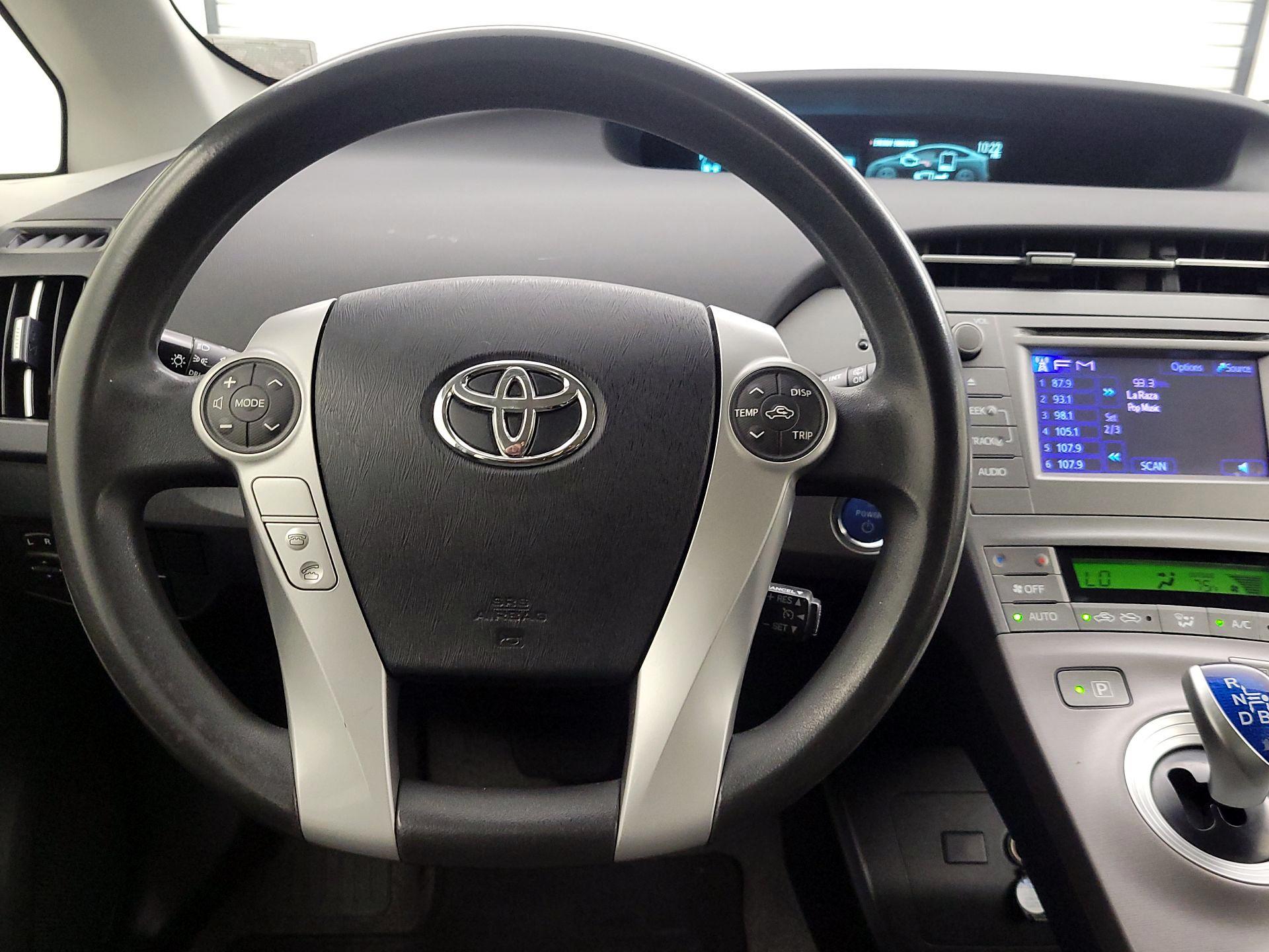 Thumbnail: 2015 Toyota Prius - 10