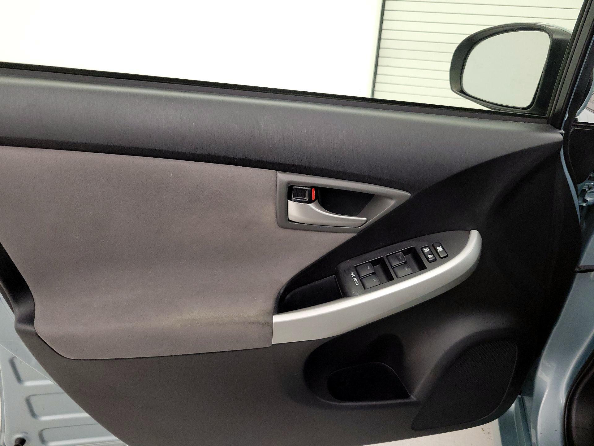 Thumbnail: 2015 Toyota Prius - 12