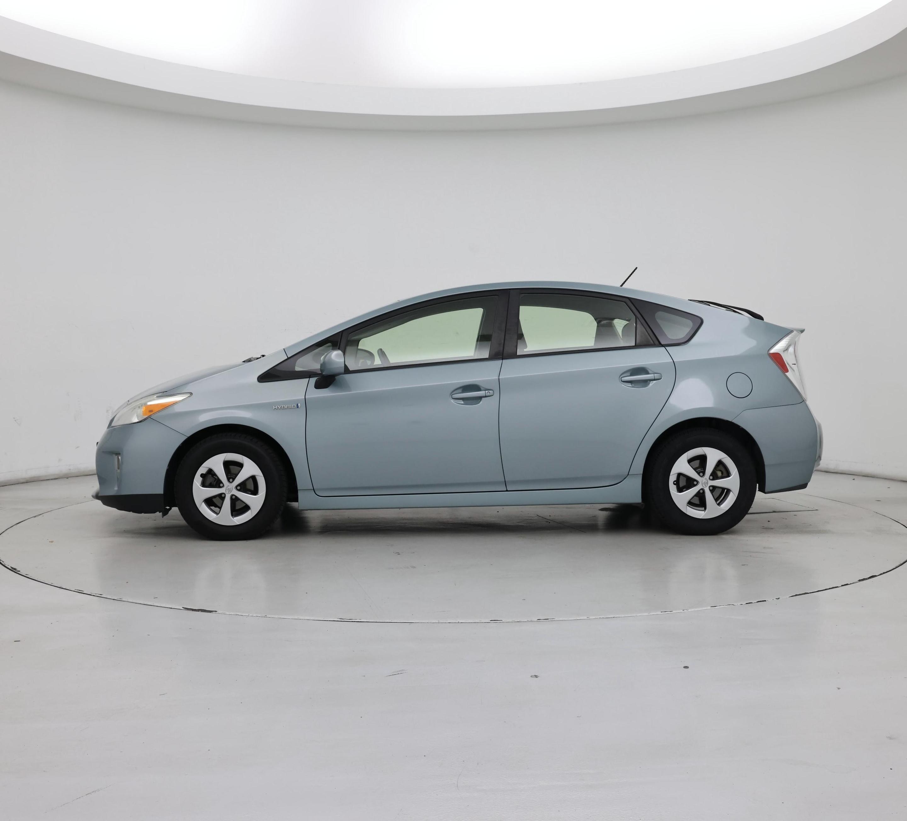 Thumbnail: 2015 Toyota Prius - 3