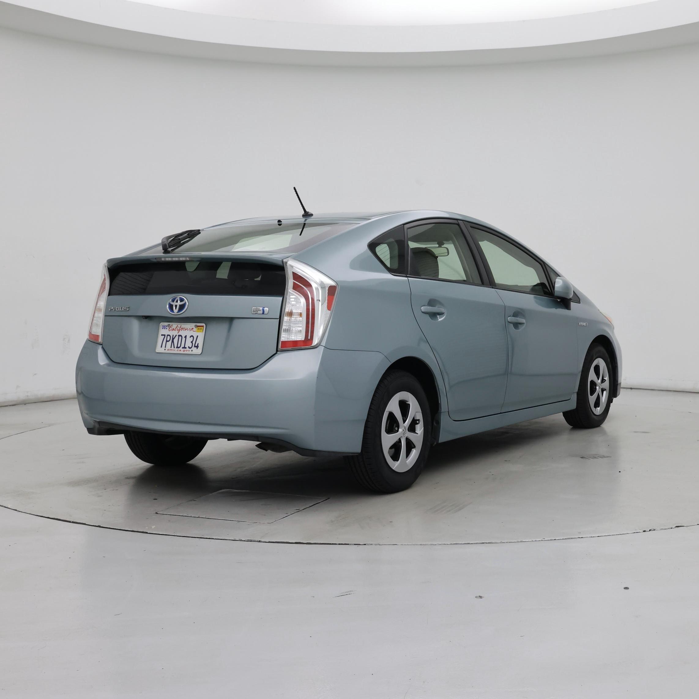 Thumbnail: 2015 Toyota Prius - 8