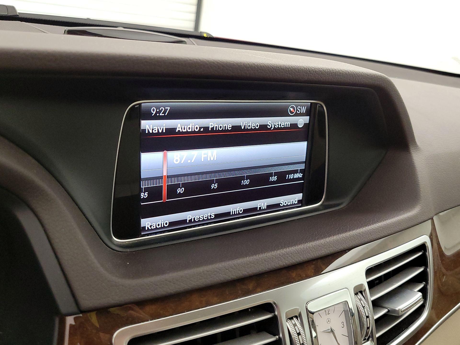 Thumbnail: 2015 Mercedes-Benz E-Class - 16