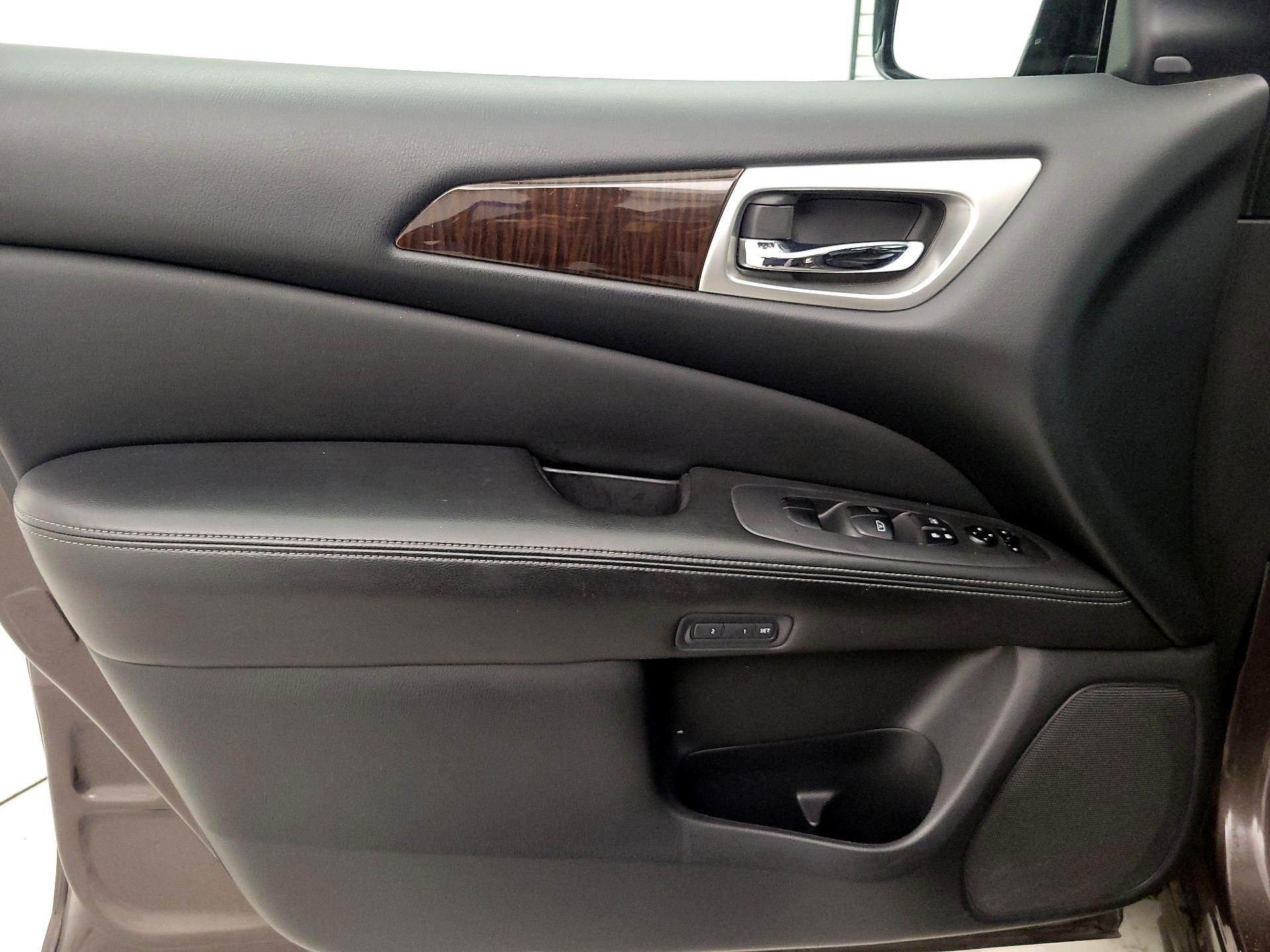 Thumbnail: 2015 Nissan Pathfinder - 12