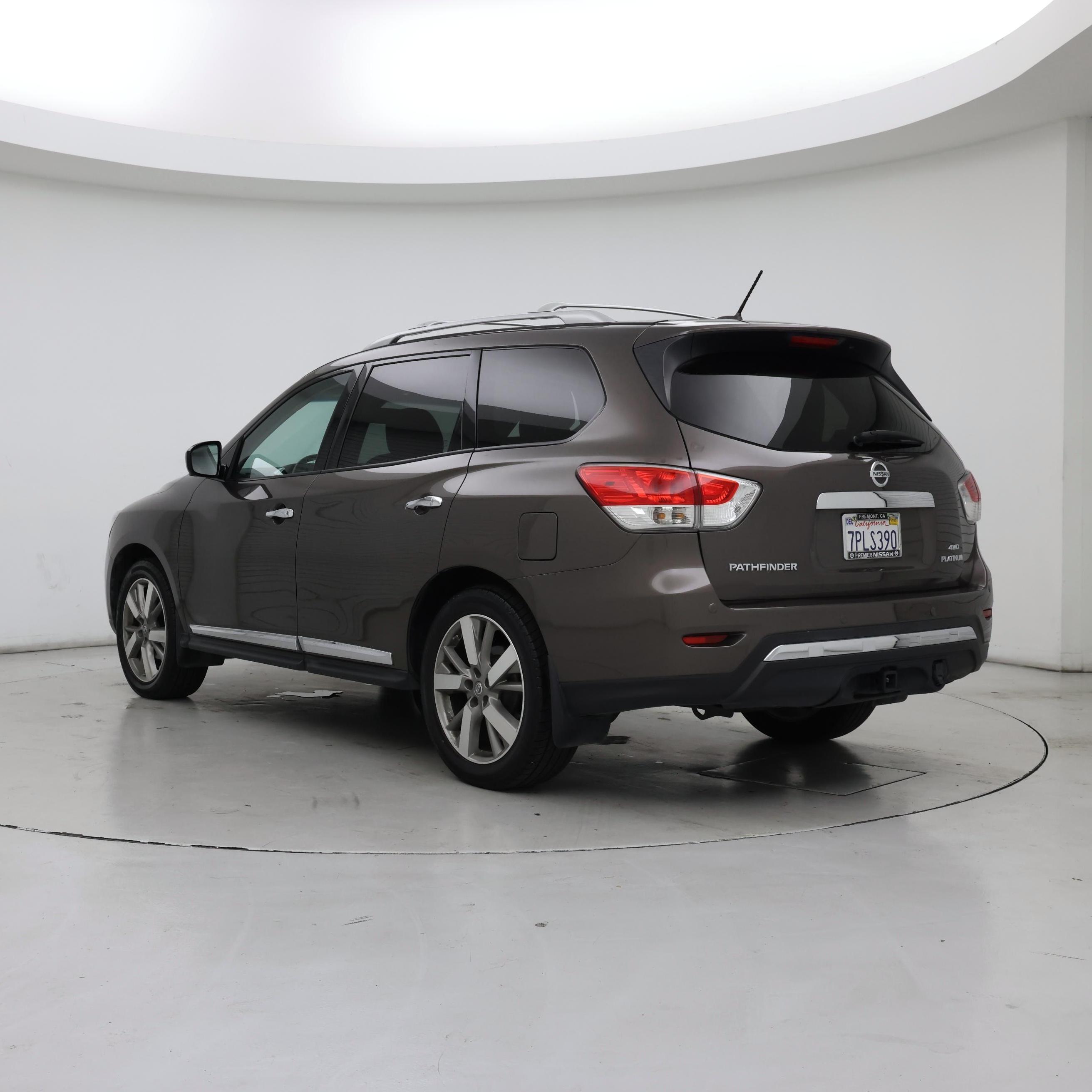 Thumbnail: 2015 Nissan Pathfinder - 2