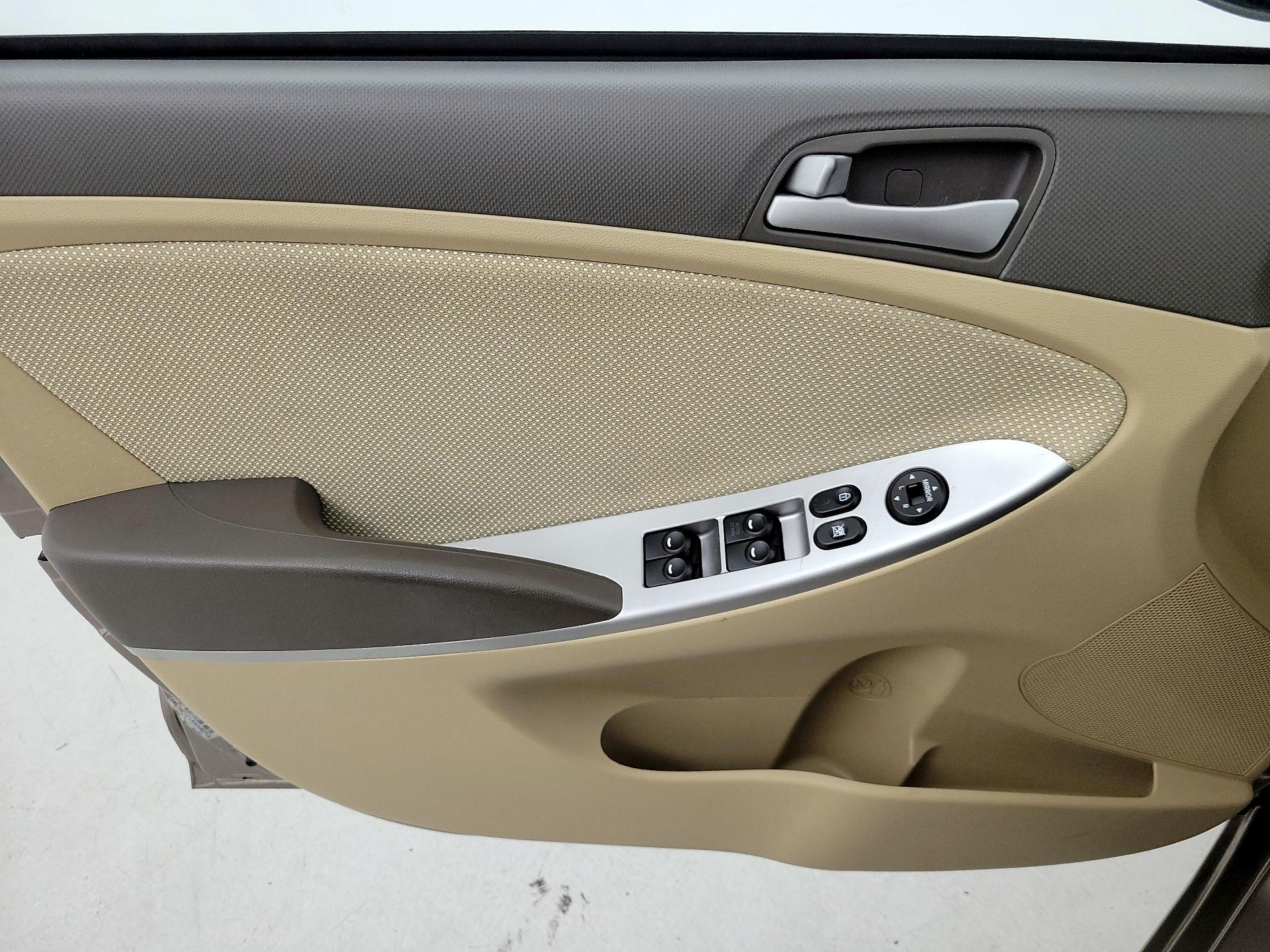 Thumbnail: 2014 Hyundai Accent - 12