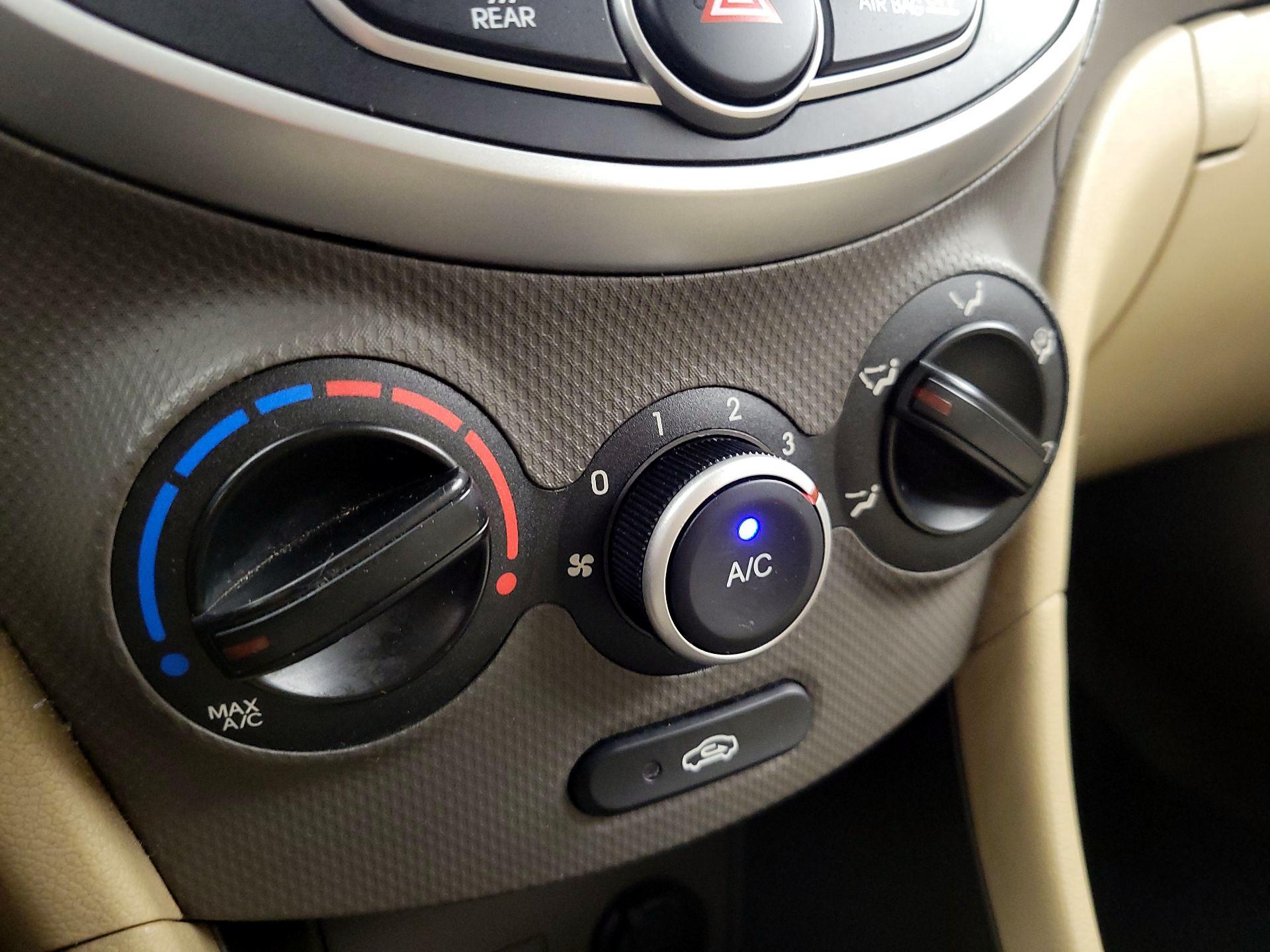 Thumbnail: 2014 Hyundai Accent - 15