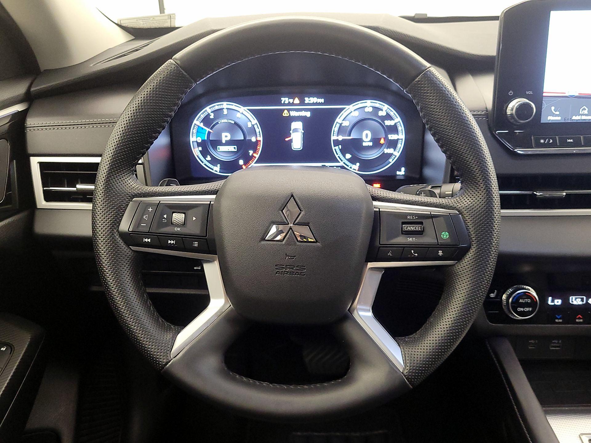 Thumbnail: 2024 Mitsubishi Outlander - 10
