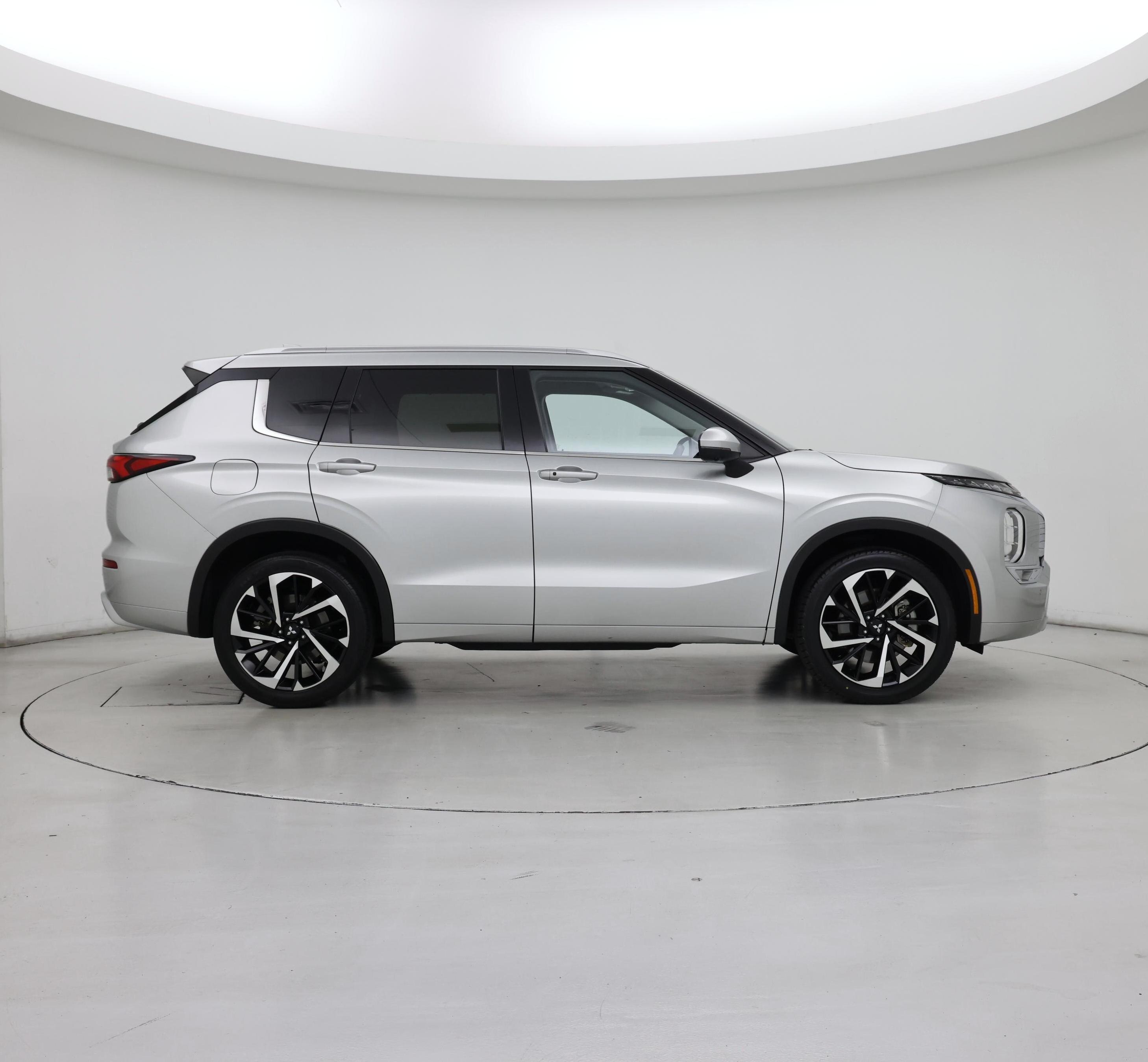 Thumbnail: 2024 Mitsubishi Outlander - 7