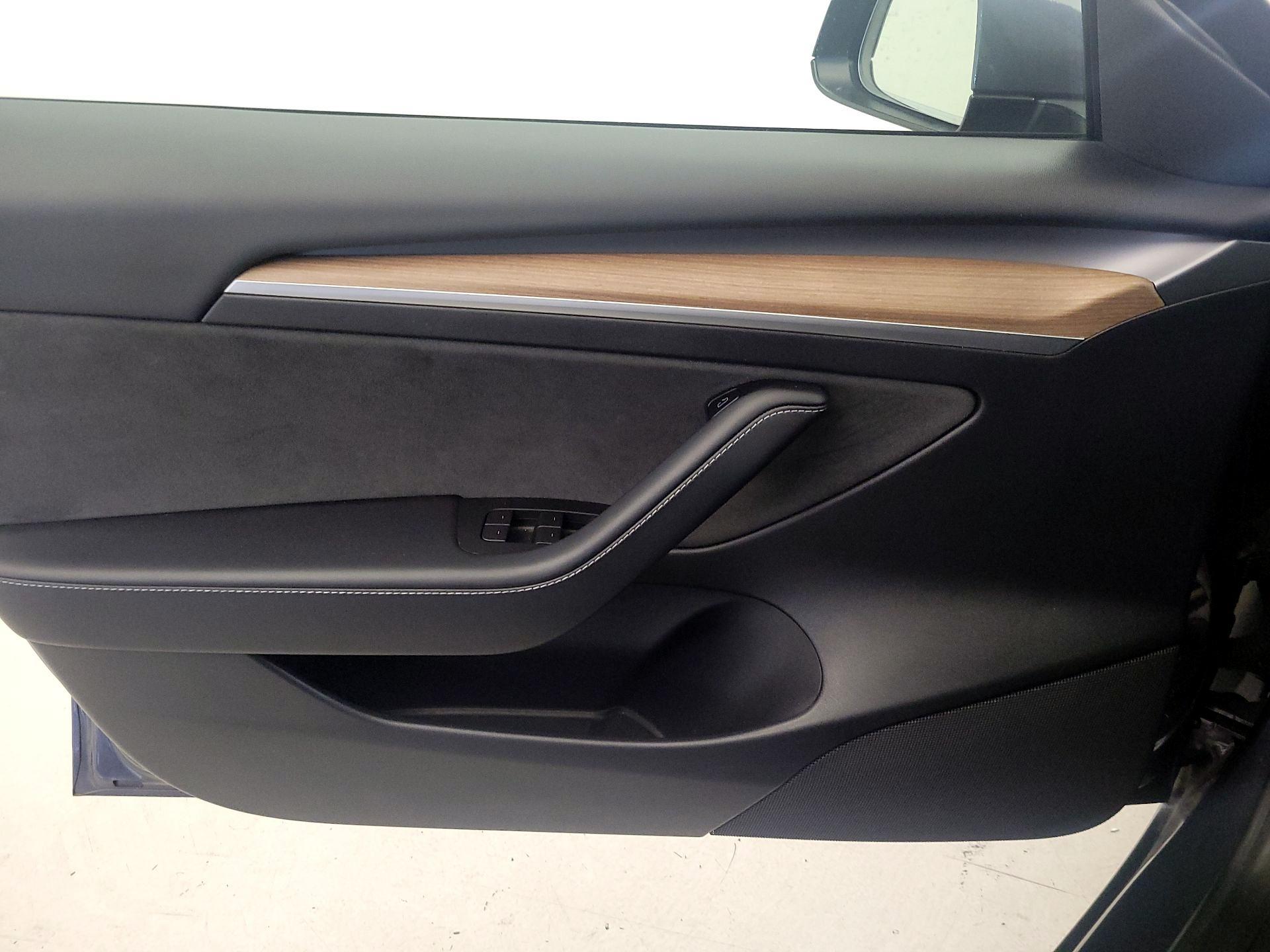 Thumbnail: 2021 Tesla Model 3 - 12