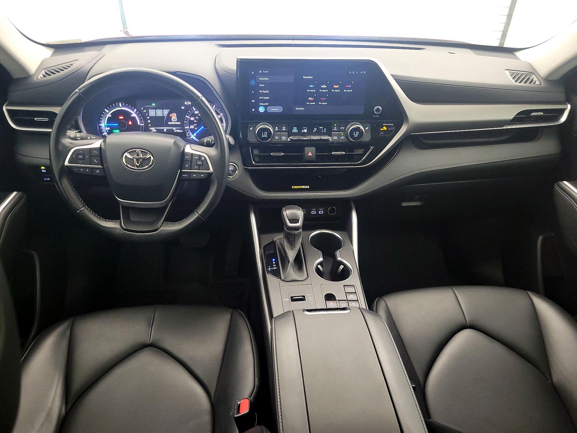 Thumbnail: 2023 Toyota Highlander - 9