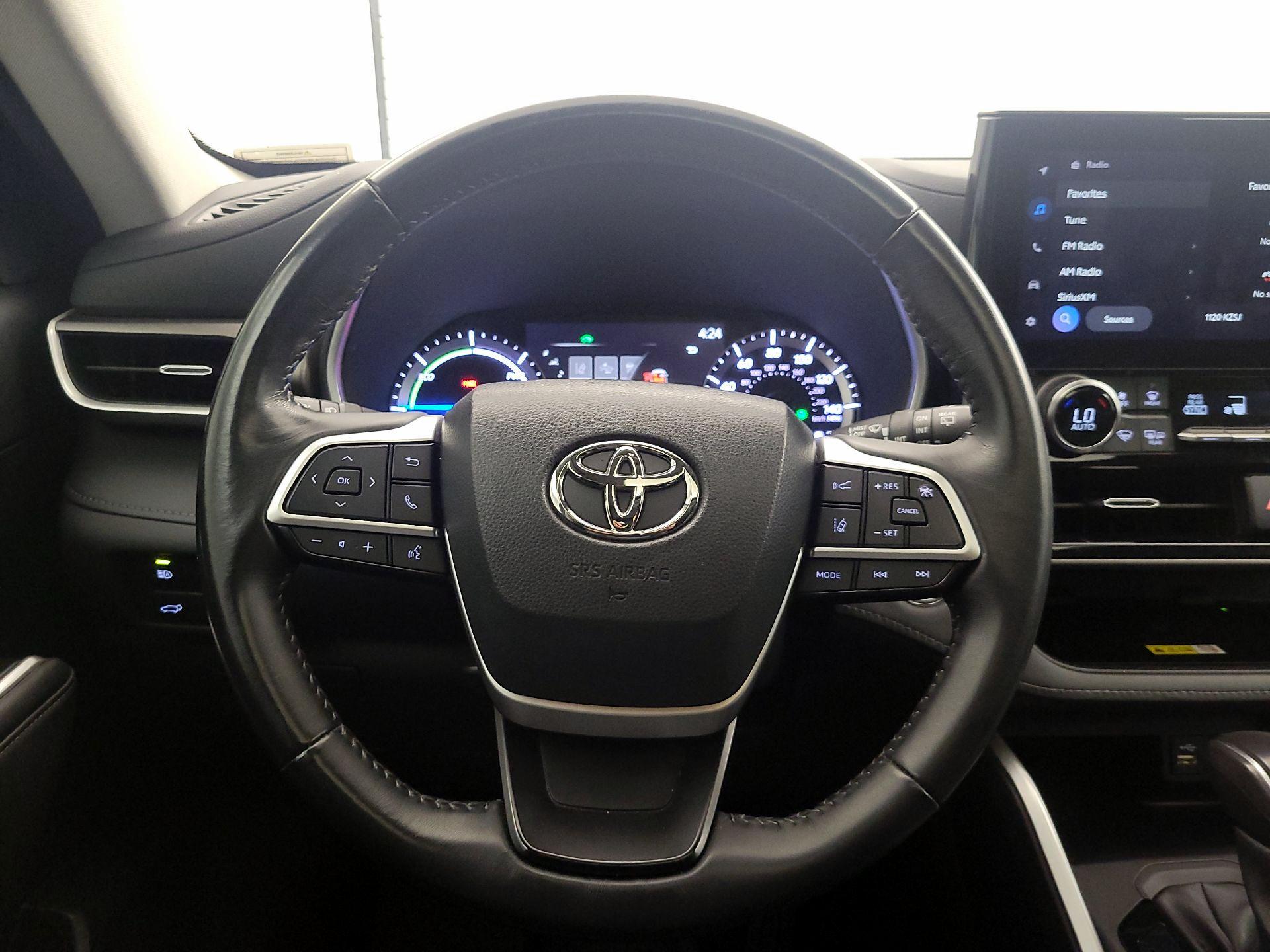 Thumbnail: 2023 Toyota Highlander - 10
