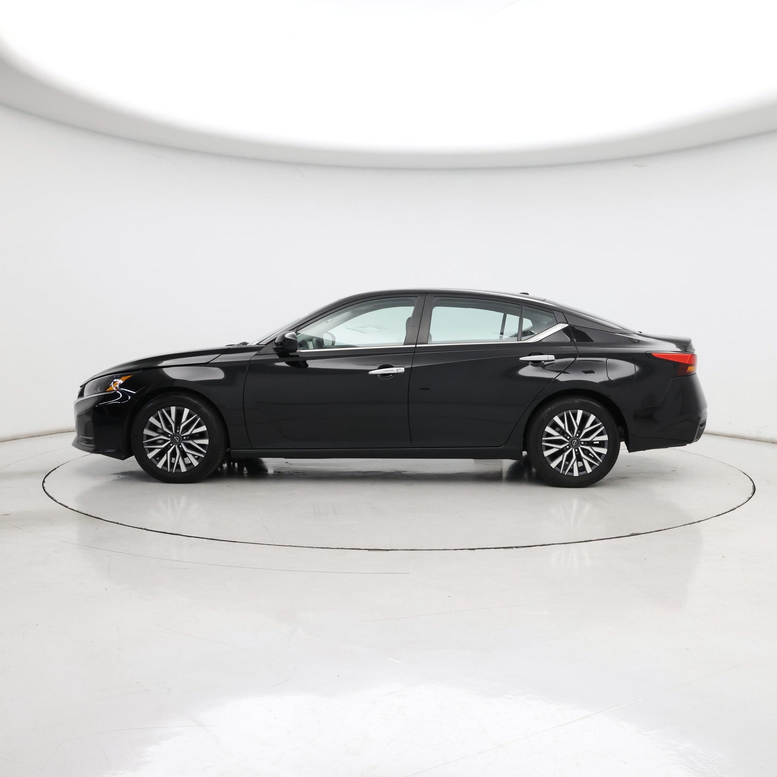 Thumbnail: 2023 Nissan Altima - 3
