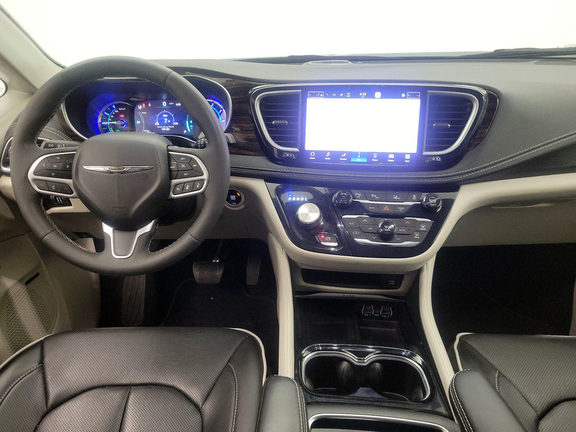 Thumbnail: 2022 Chrysler Pacifica - 9