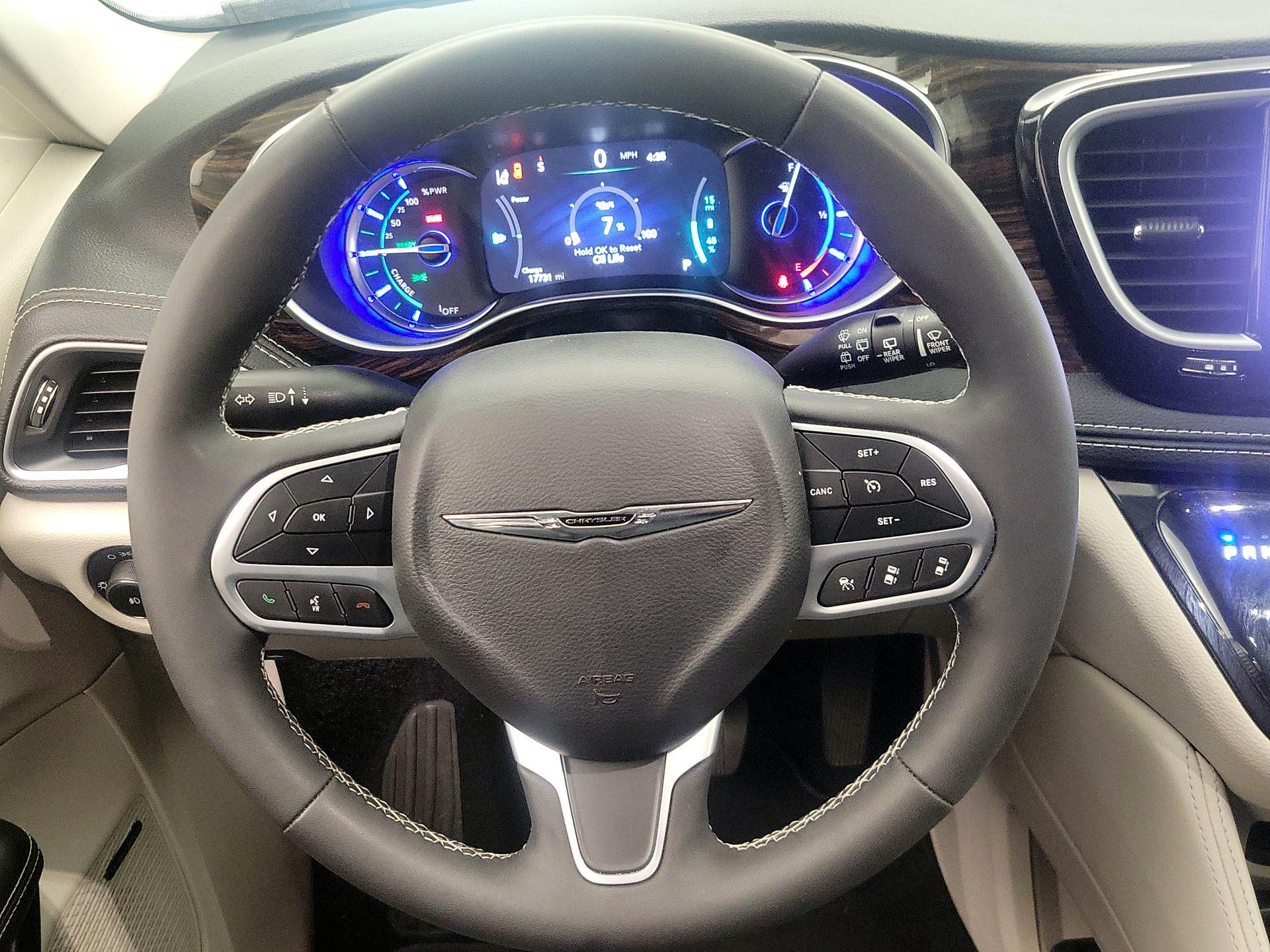 Thumbnail: 2022 Chrysler Pacifica - 10