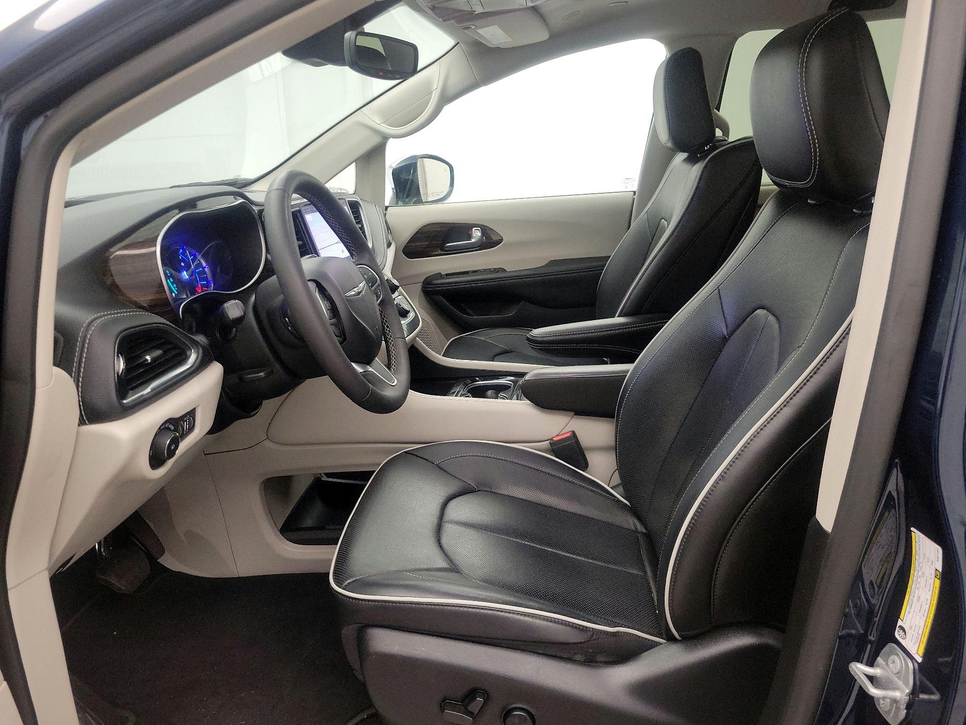 Thumbnail: 2022 Chrysler Pacifica - 11