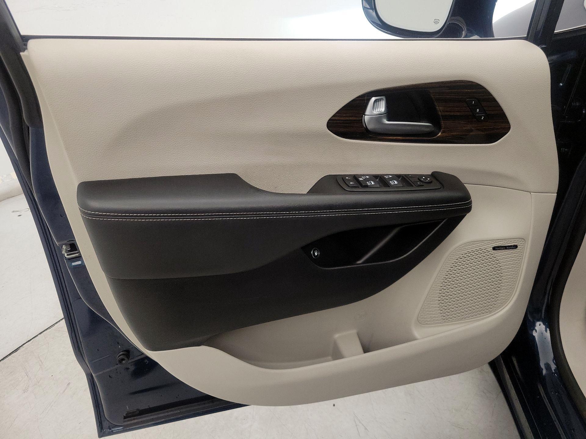 Thumbnail: 2022 Chrysler Pacifica - 12