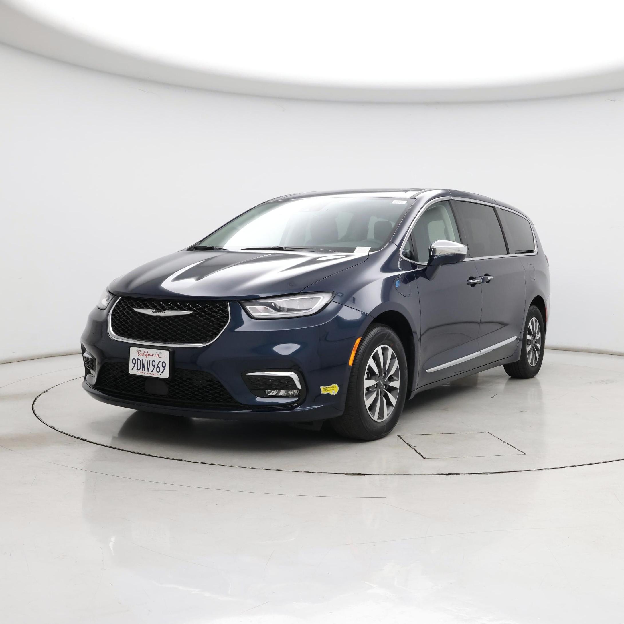 Thumbnail: 2022 Chrysler Pacifica - 4