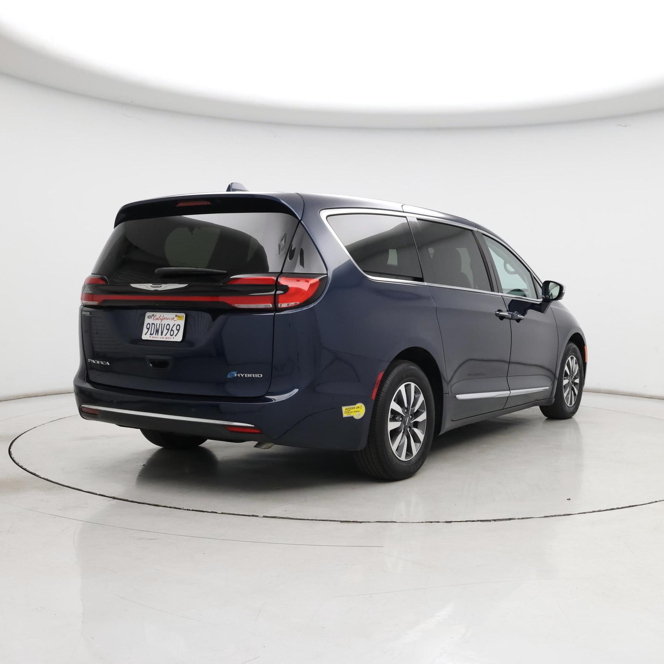 Thumbnail: 2022 Chrysler Pacifica - 8
