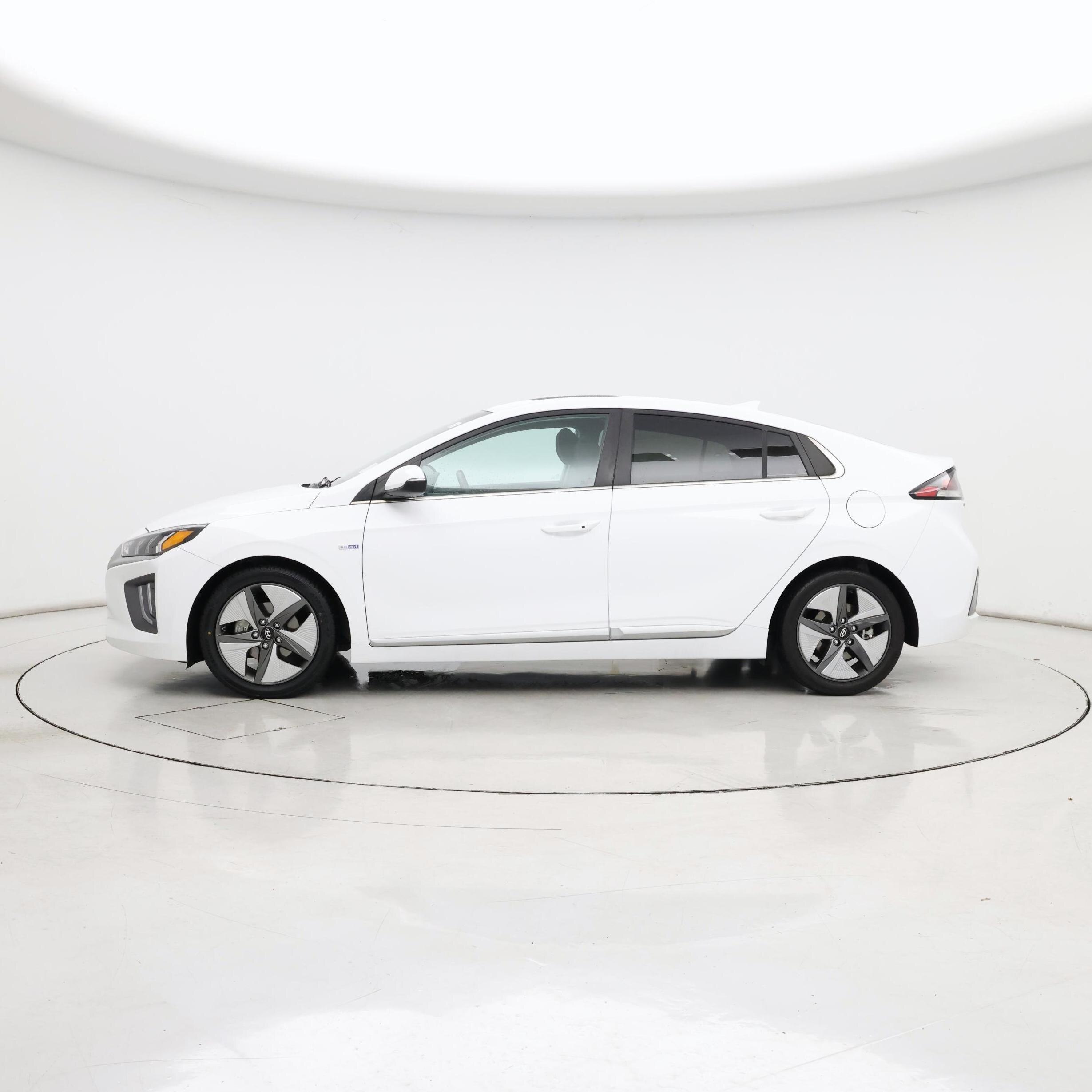 Thumbnail: 2020 Hyundai Ioniq - 3