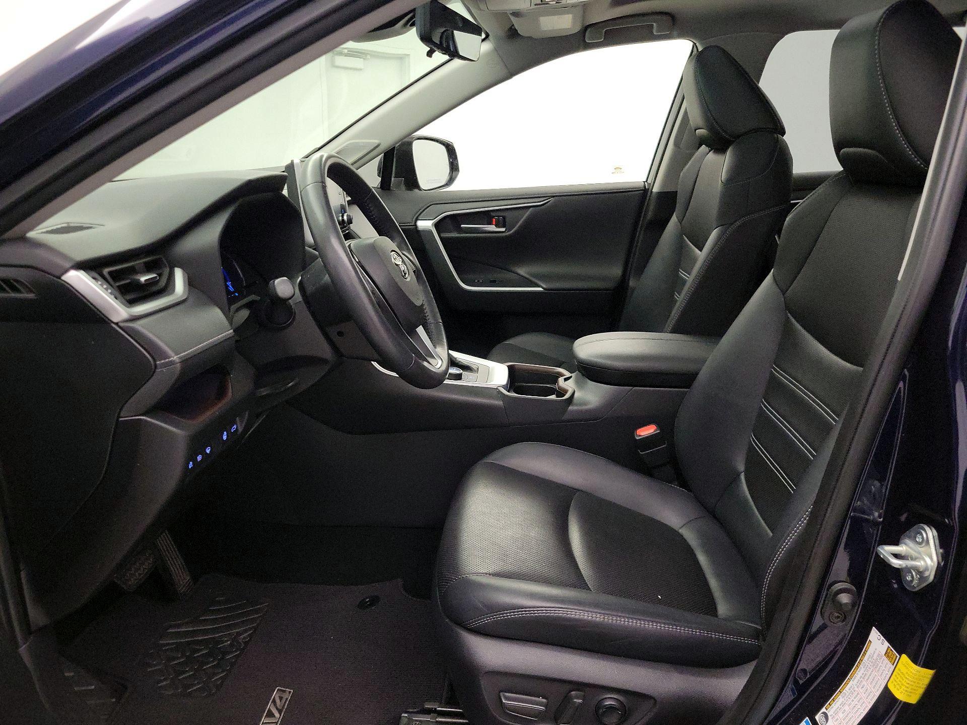 Thumbnail: 2020 Toyota RAV4 - 11